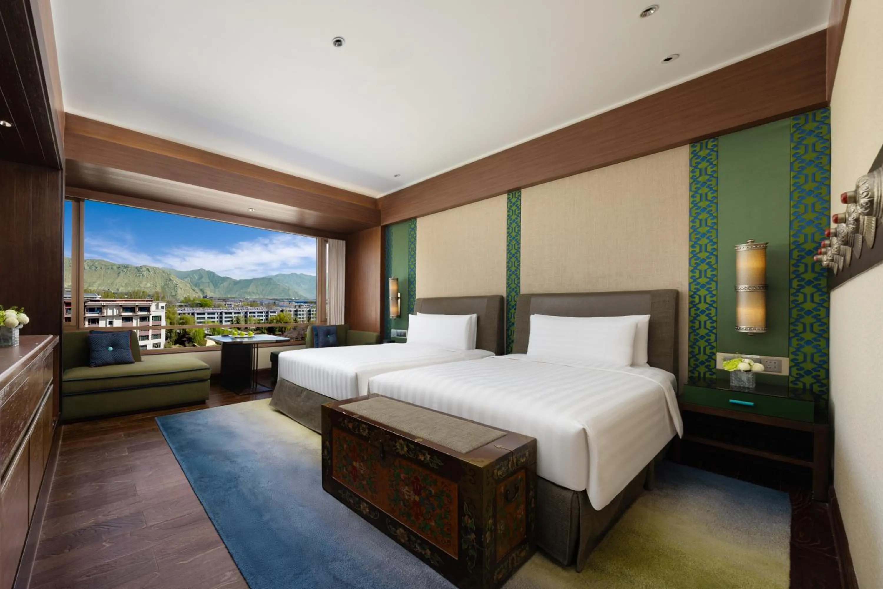 Bed in Shangri-La Lhasa