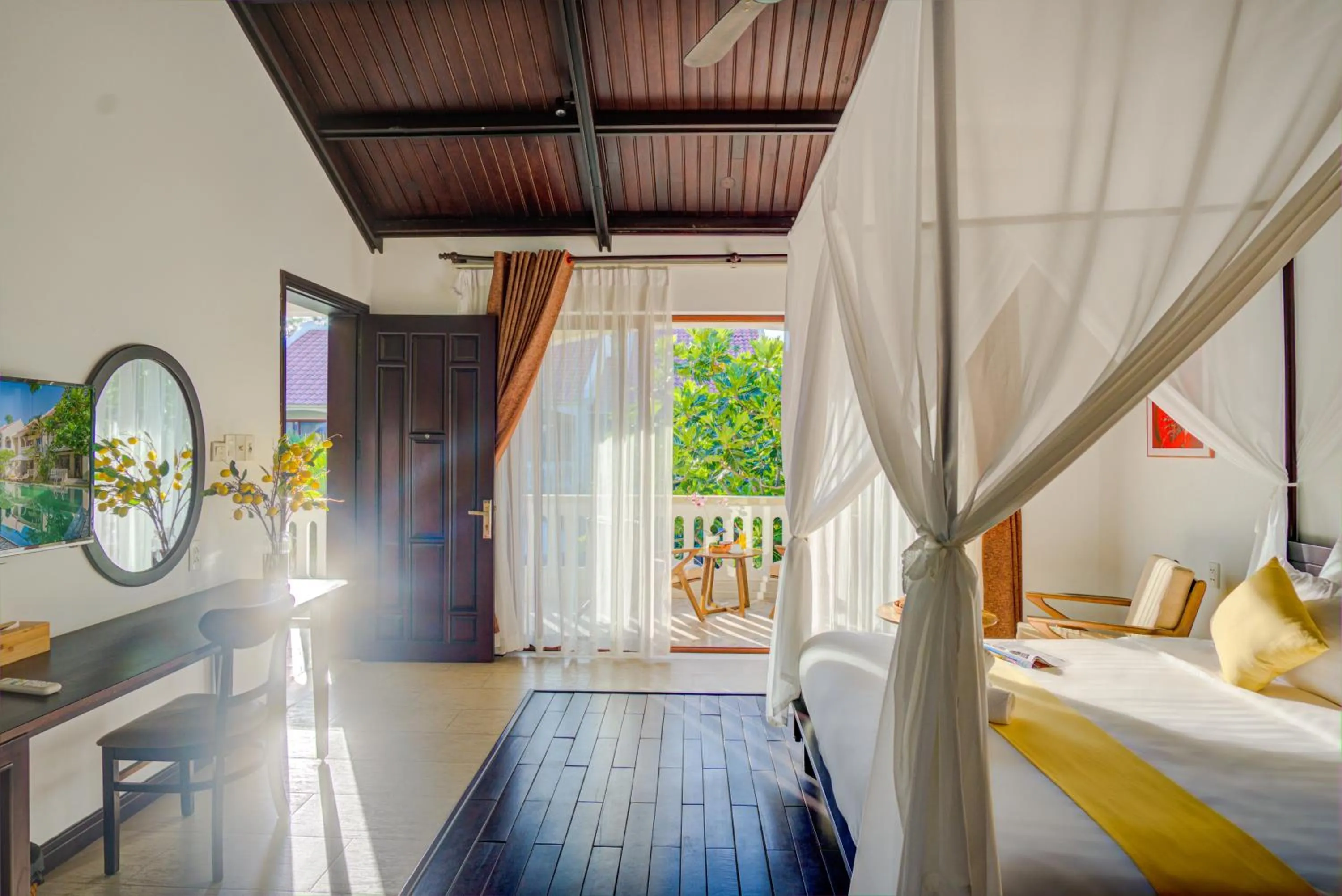 Shower, Bed in Én Retreat Hoi An