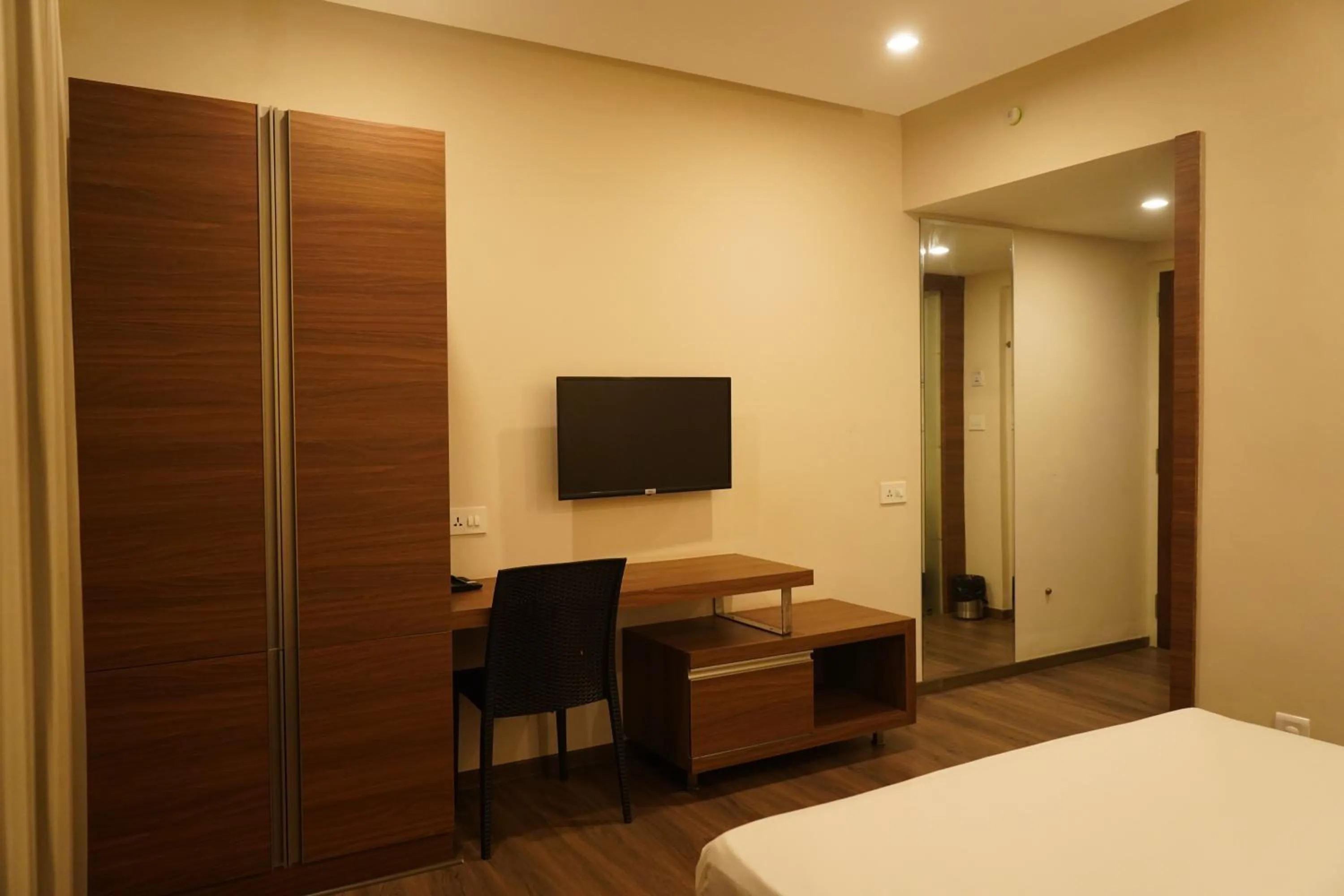 TV and multimedia, Bed in Hotel Bekal International