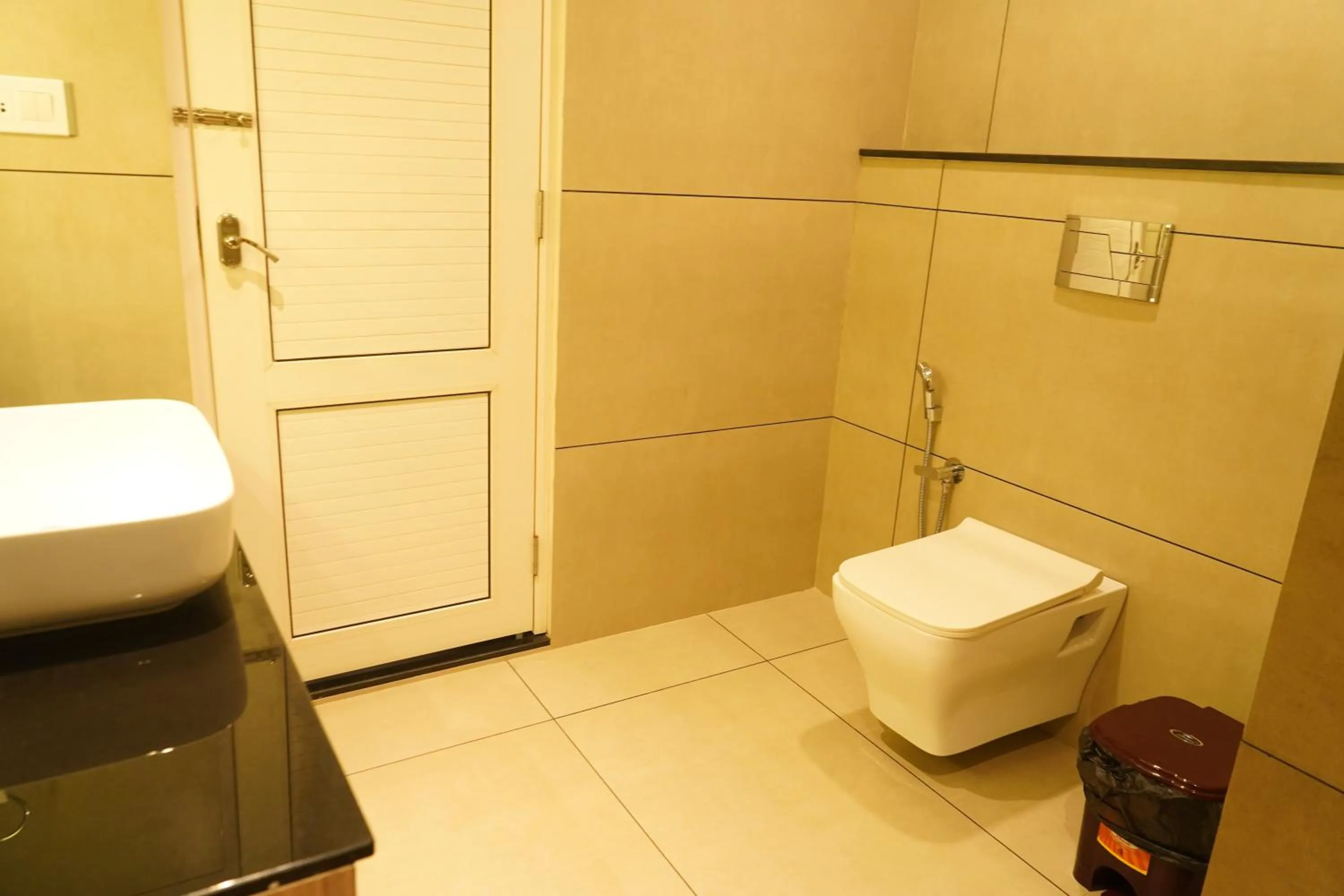 Toilet in Hotel Bekal International