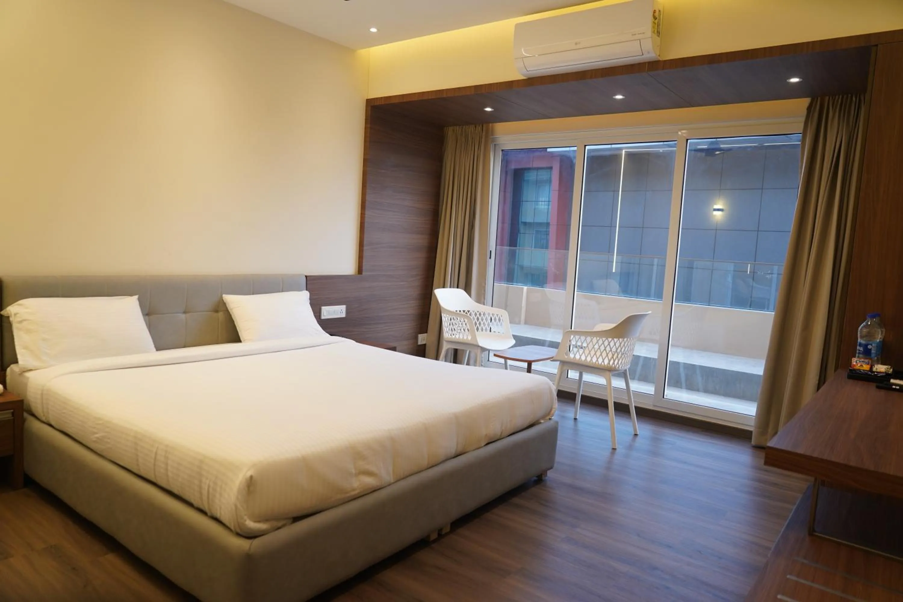 Balcony/Terrace, Bed in Hotel Bekal International