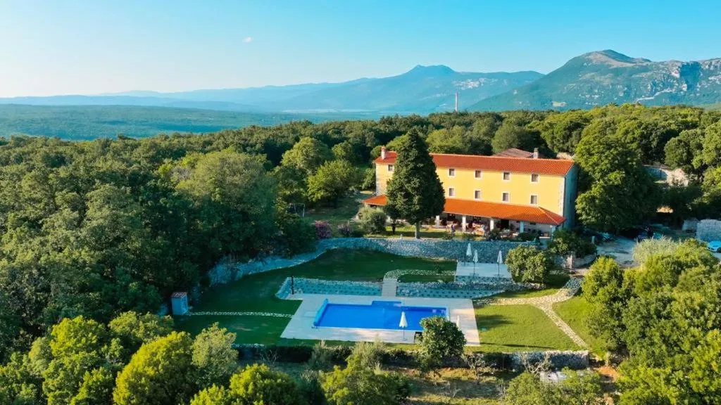 Property building in Villa Calussovo