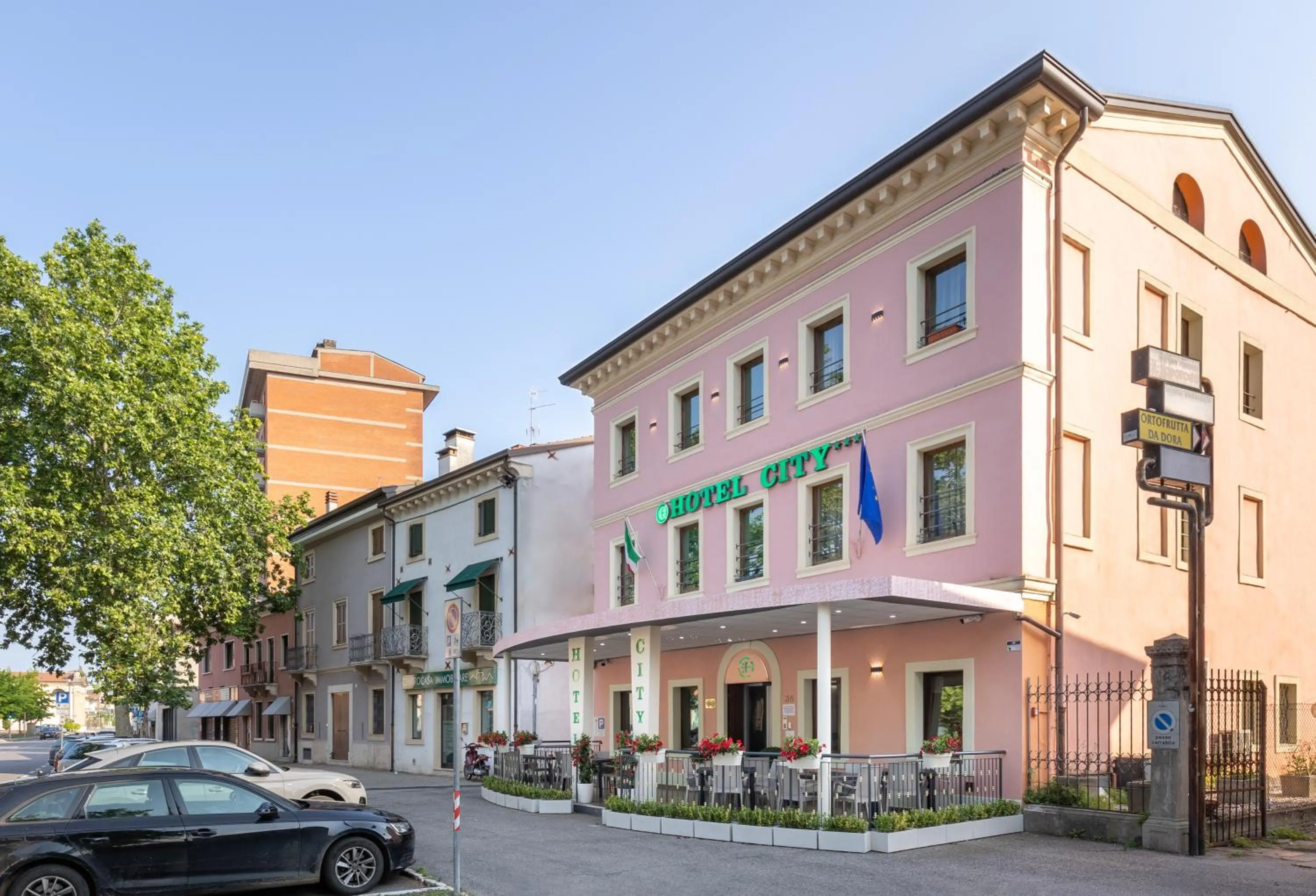 Property building in Hotel City Verona