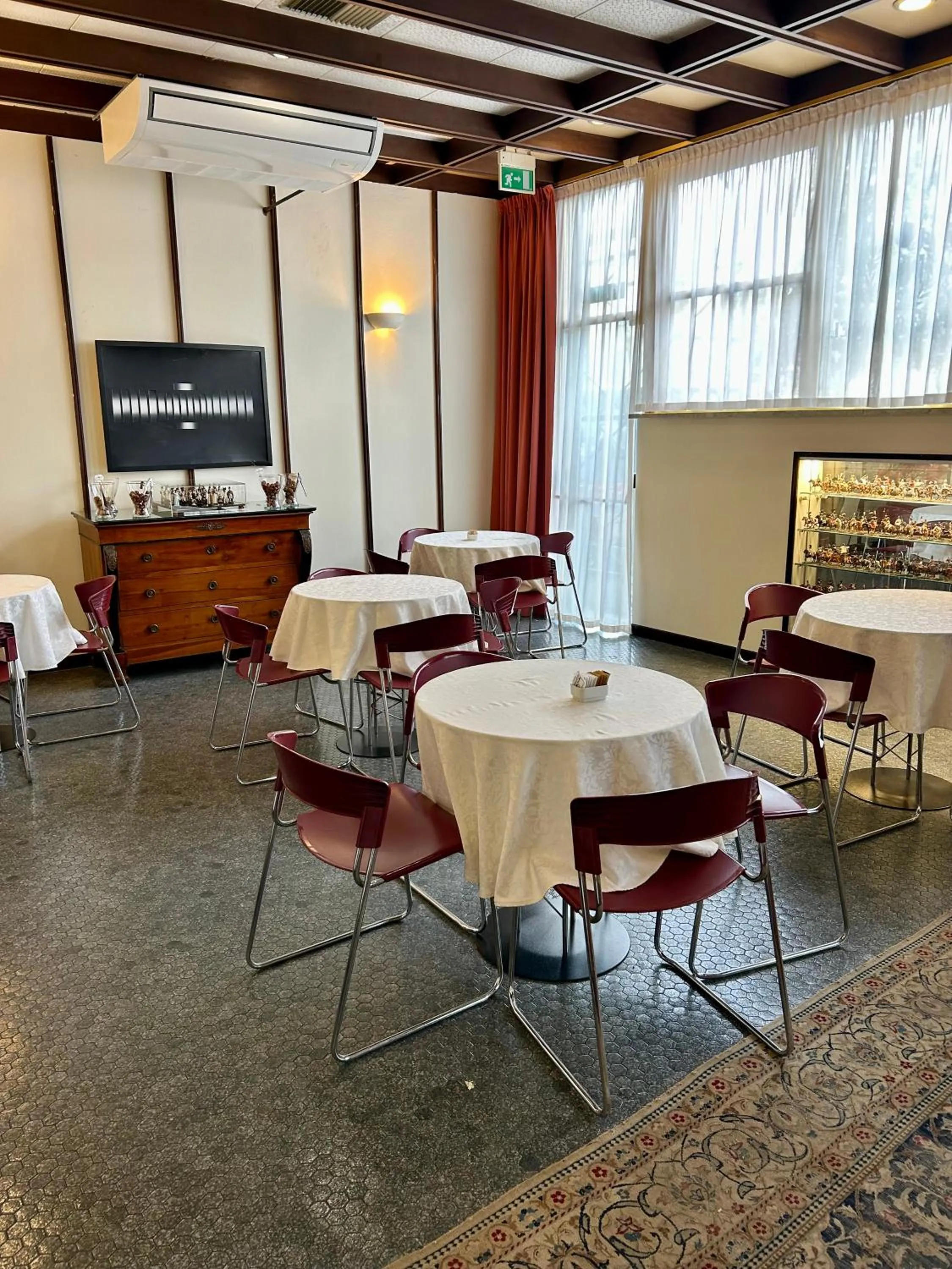 Breakfast in Hotel Napoleon - City & Station