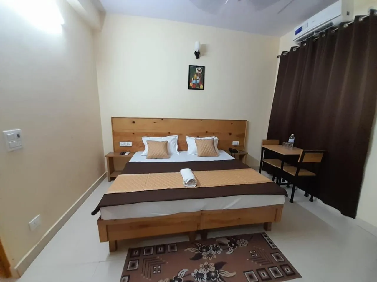 Bed in Hotel Krishna Rishikesh