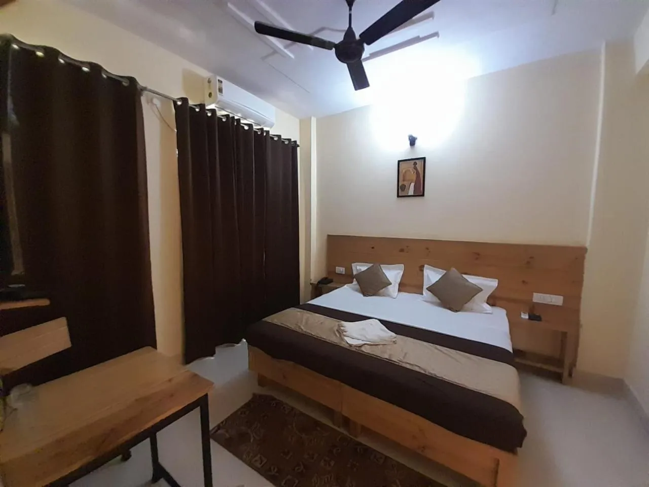 Bedroom, Bed in Hotel Krishna Rishikesh