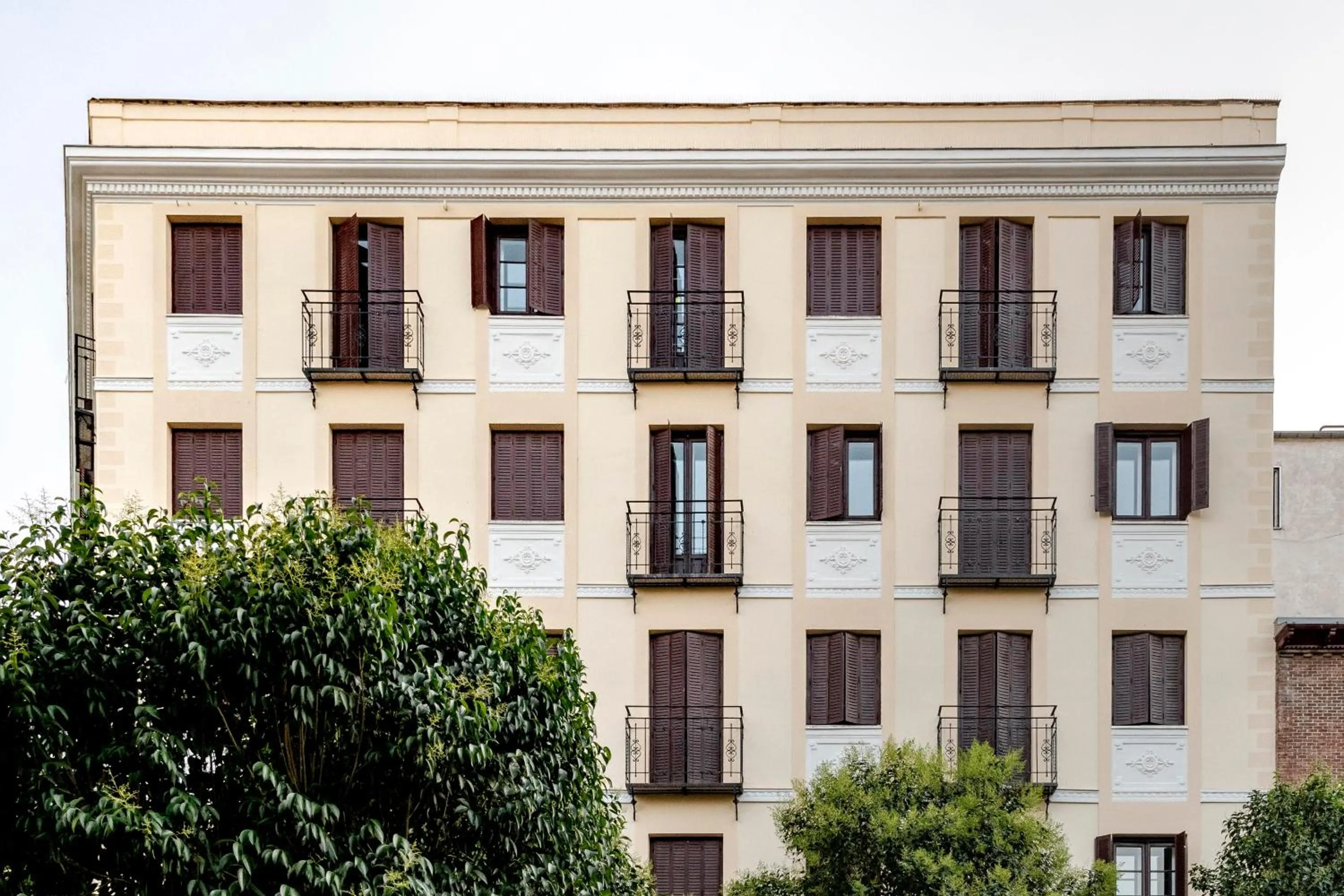 Property building in Bob W Arte