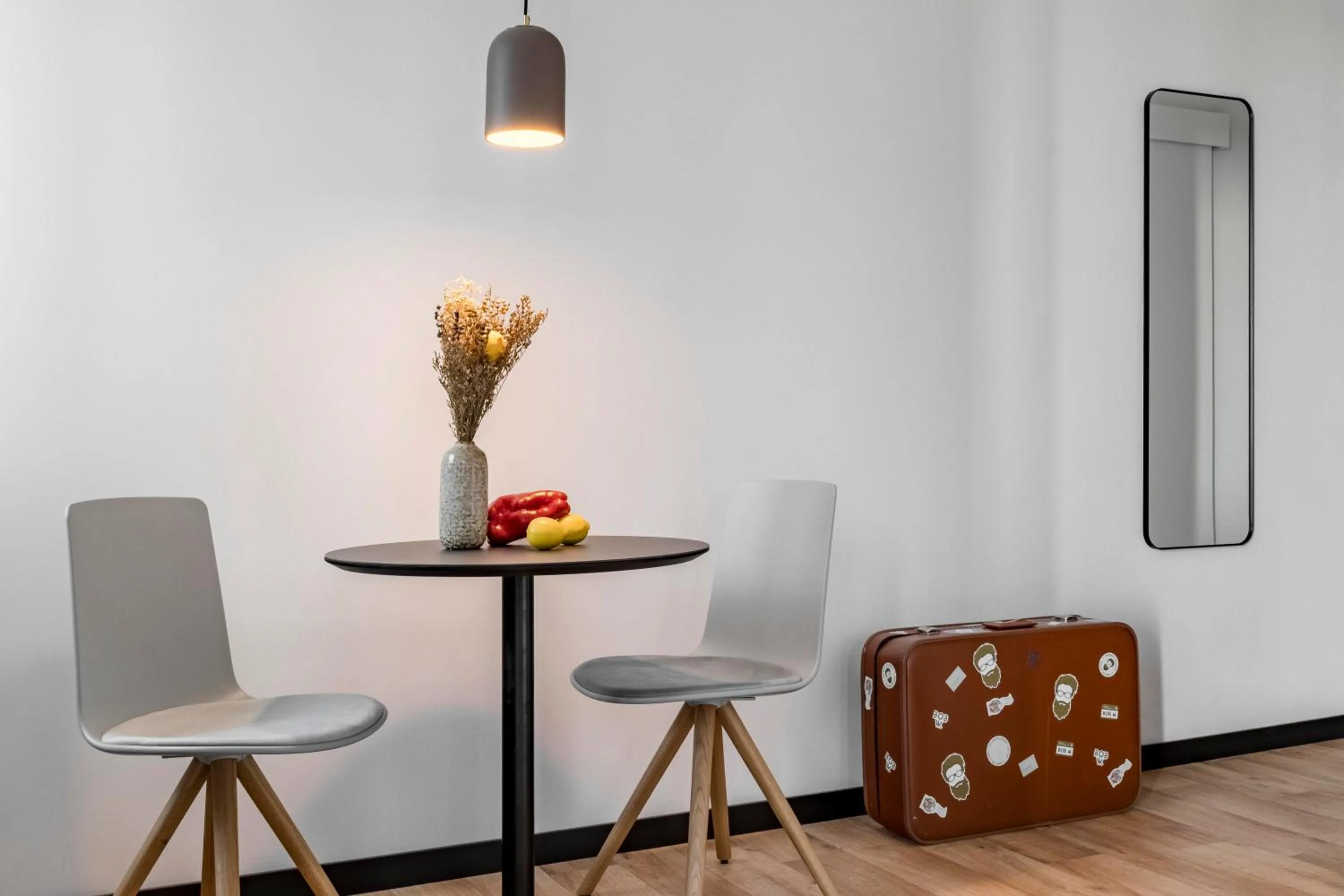 Dining area in Bob W Arte