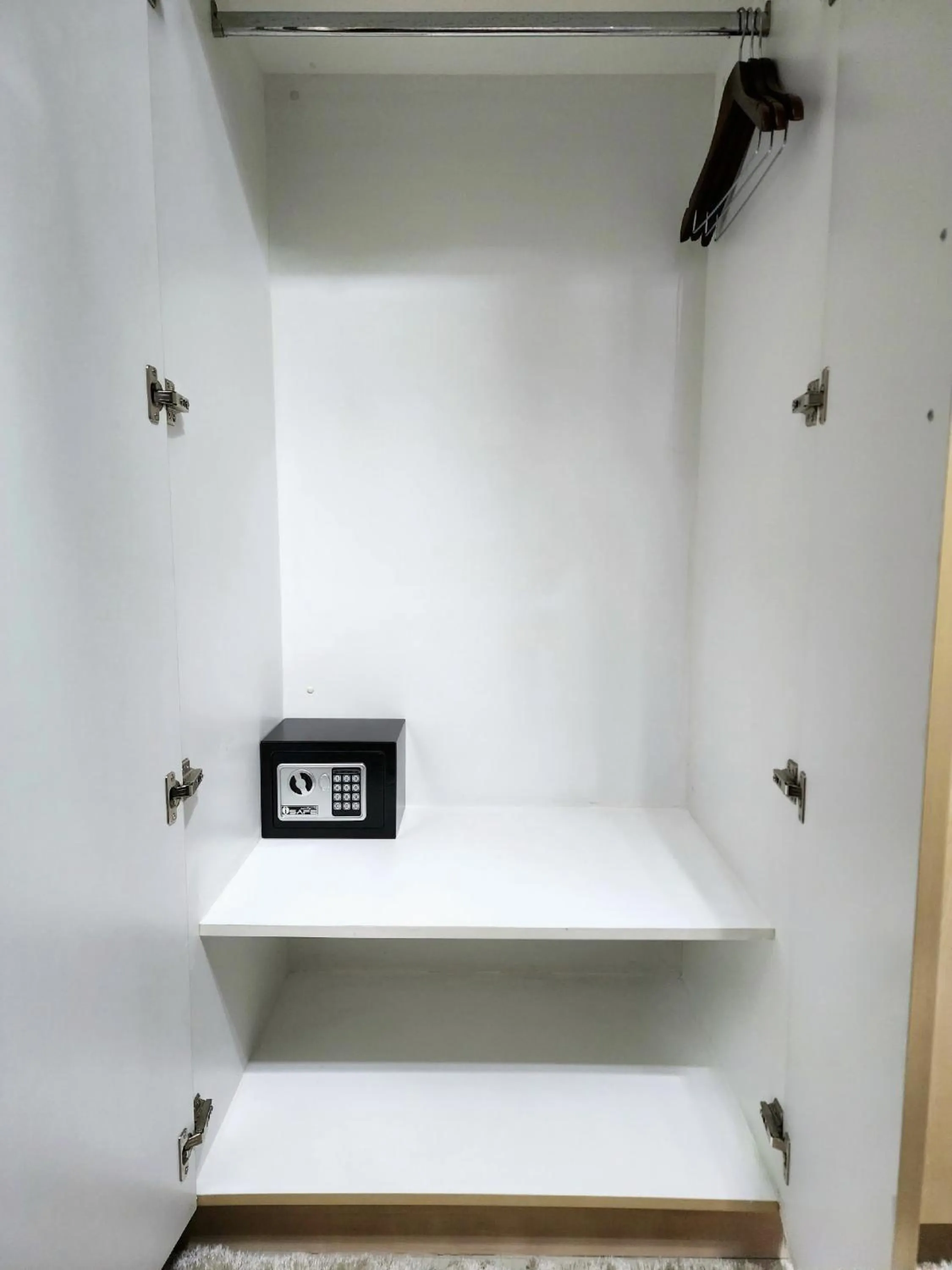 safe in Elegant Studio at Grass Residences 1-5 persons only, Quezon City