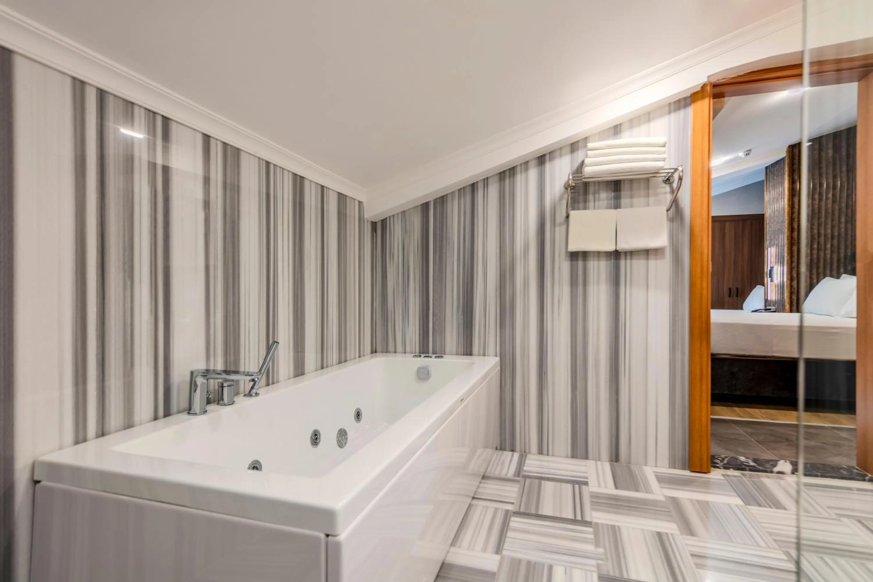 Bath in Hamitbey Hotel Yenikapı