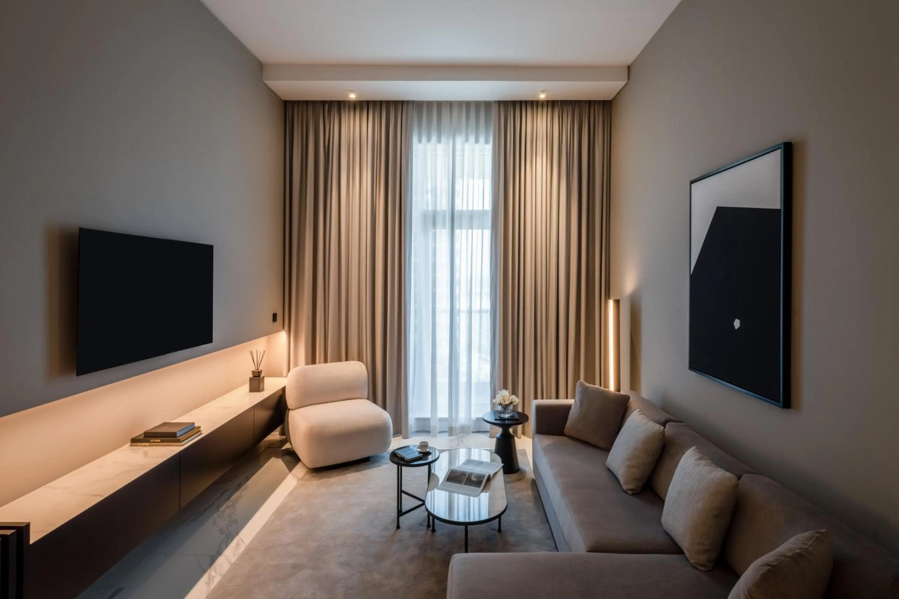 Communal lounge/ TV room in Lusso Hometels J One Business Bay