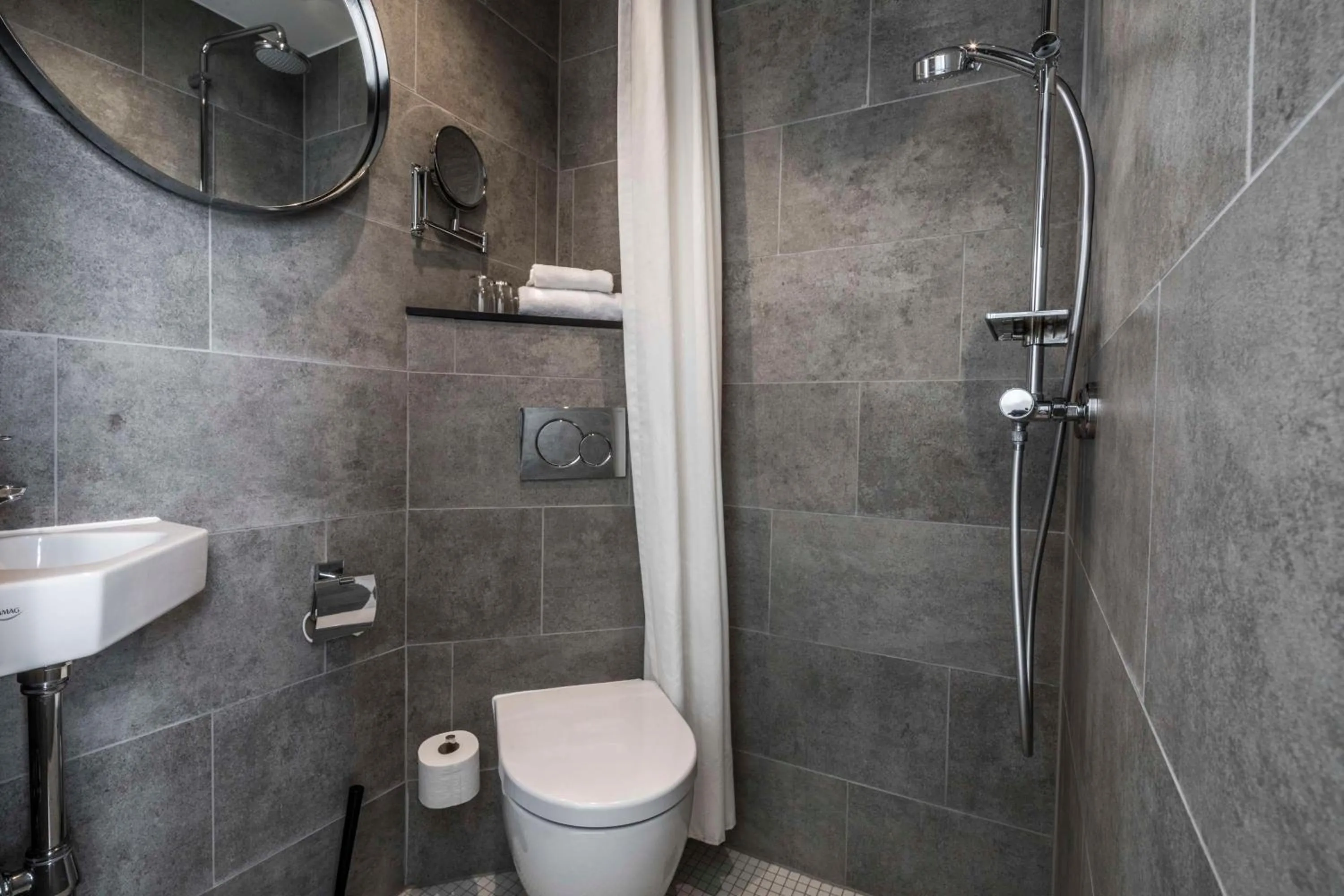 Bathroom in Scandic The Mayor