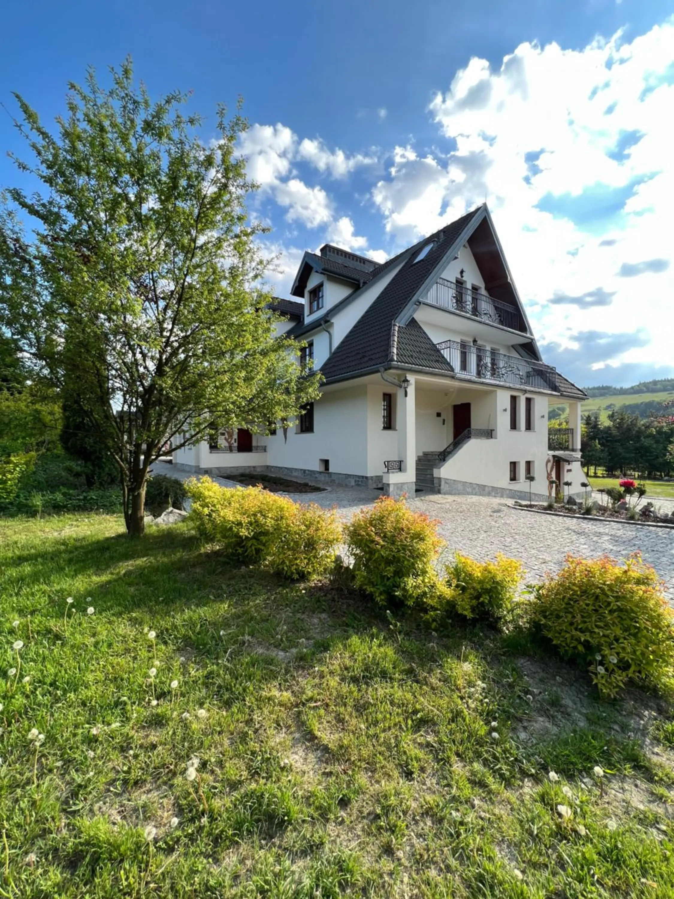 Property building in Końska Dolina