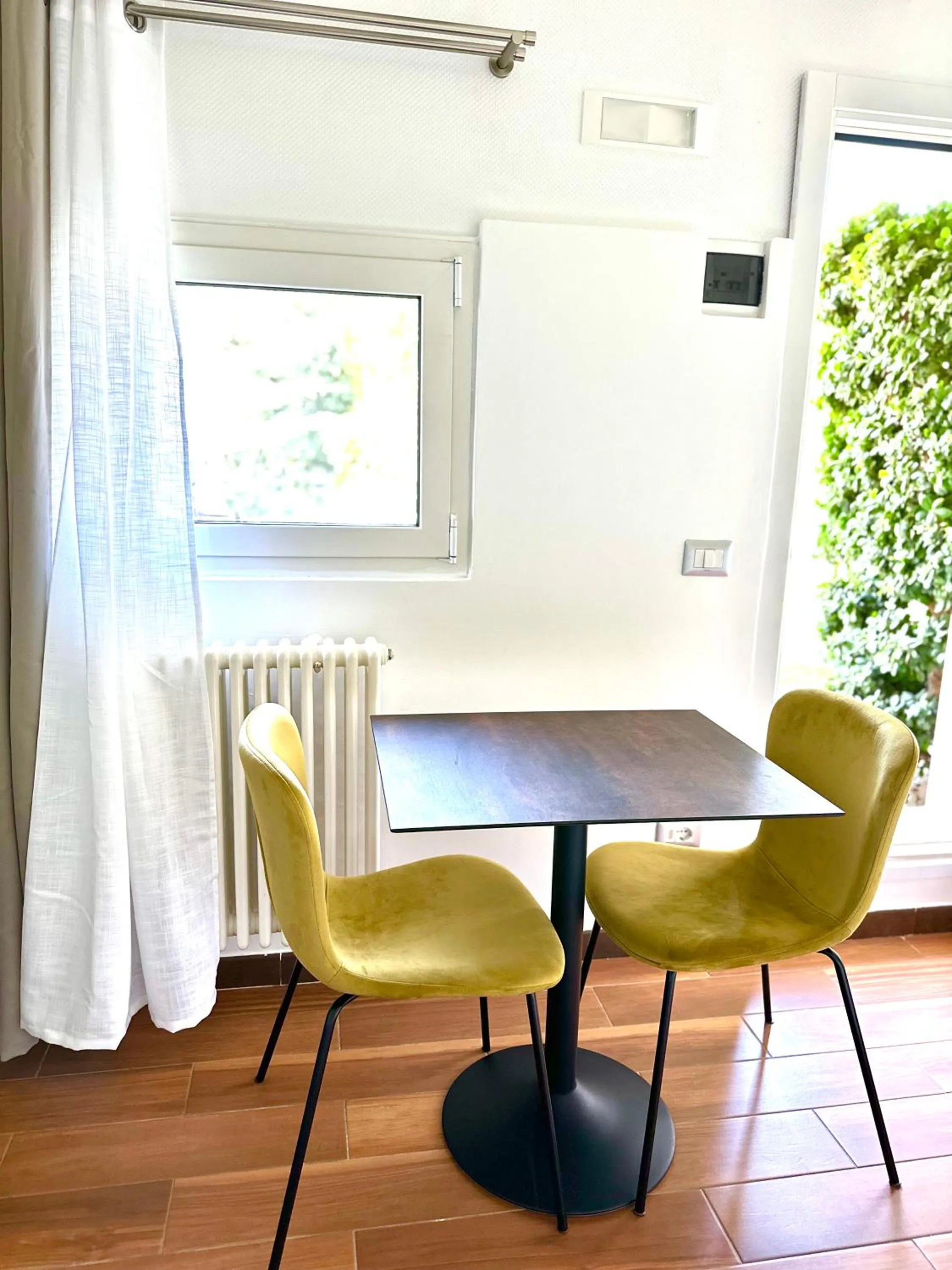 Photo of the whole room in La Casa