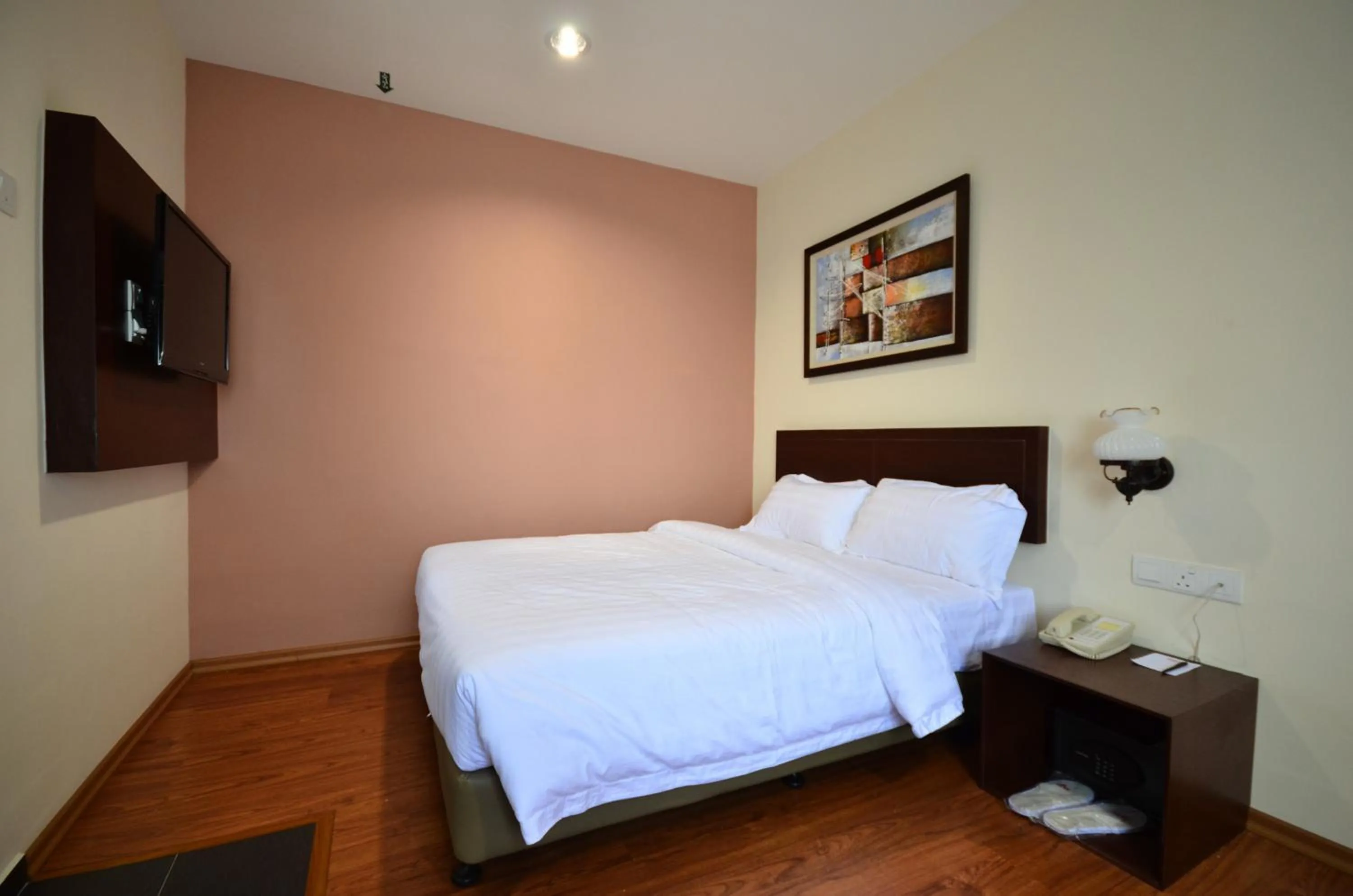 Photo of the whole room, Bed in 906 Riverside Hotel Malacca