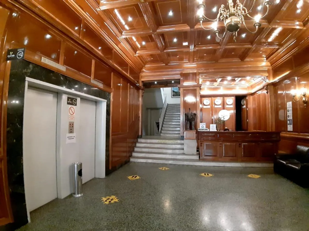 Lobby or reception in Hotel MAURY