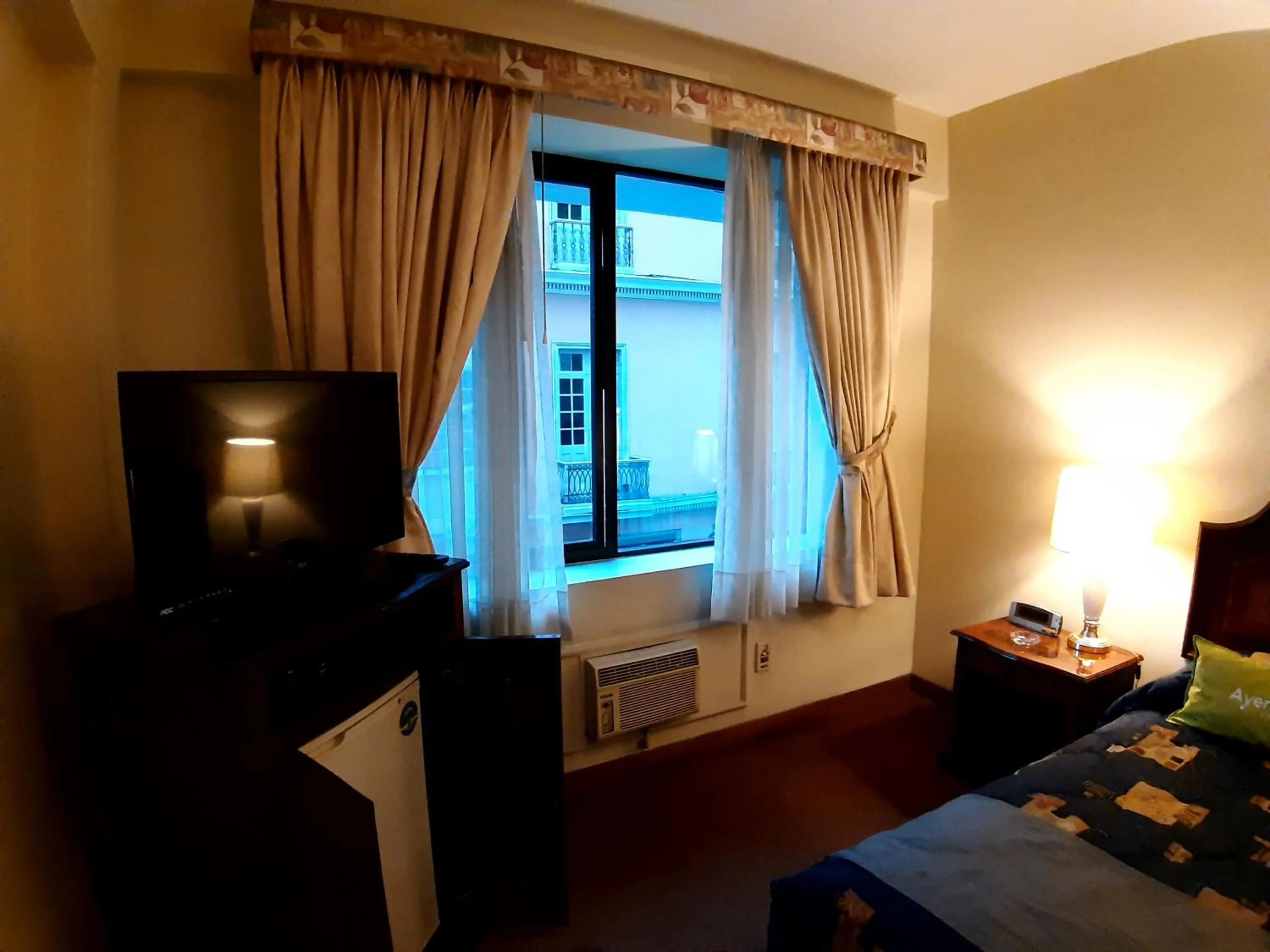 TV and multimedia, Bed in Hotel MAURY