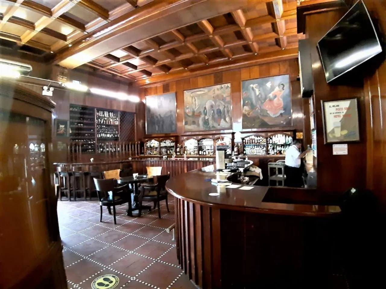 Restaurant/places to eat in Hotel MAURY