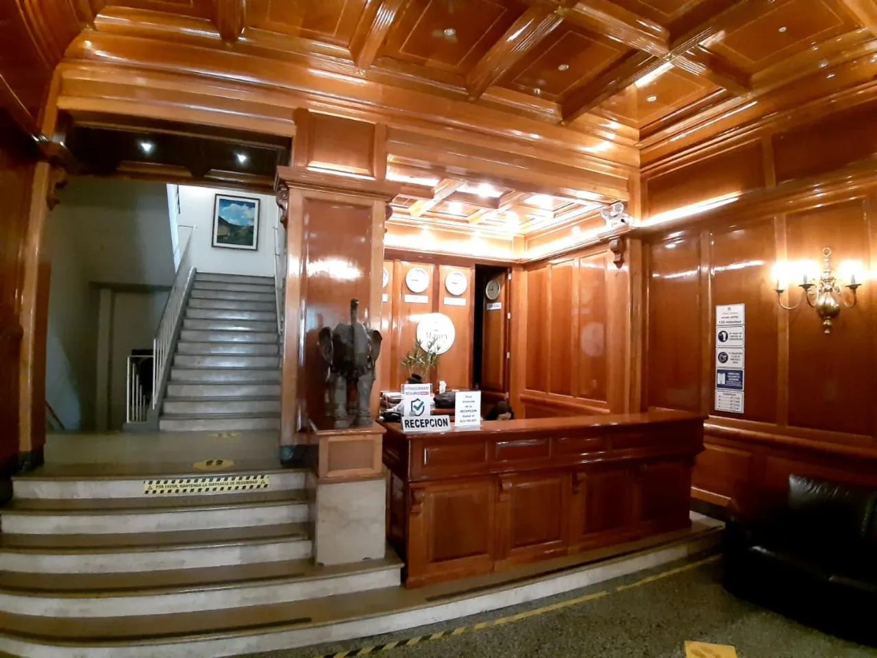 Lobby or reception in Hotel MAURY