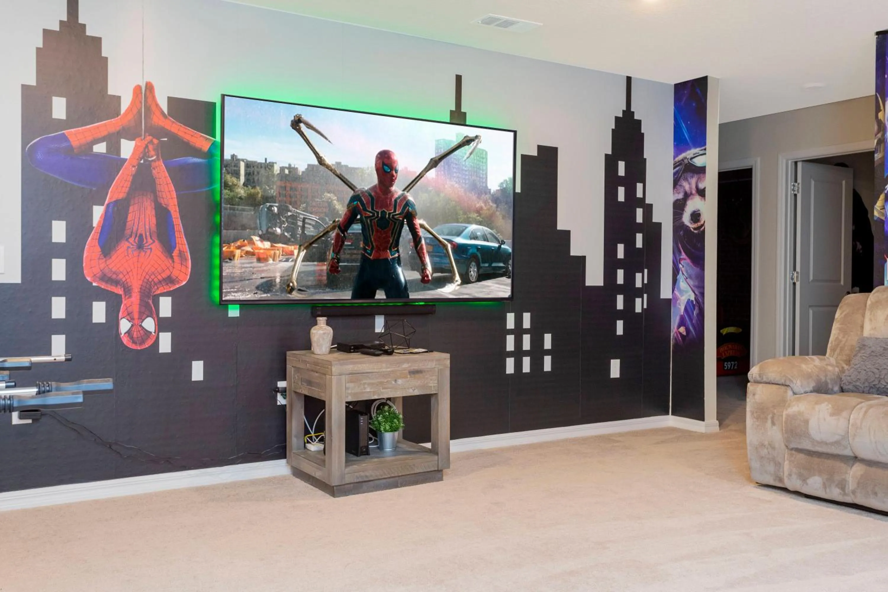 Communal lounge/ TV room in 7-bed w Pool, Game Room and Free Resort Access