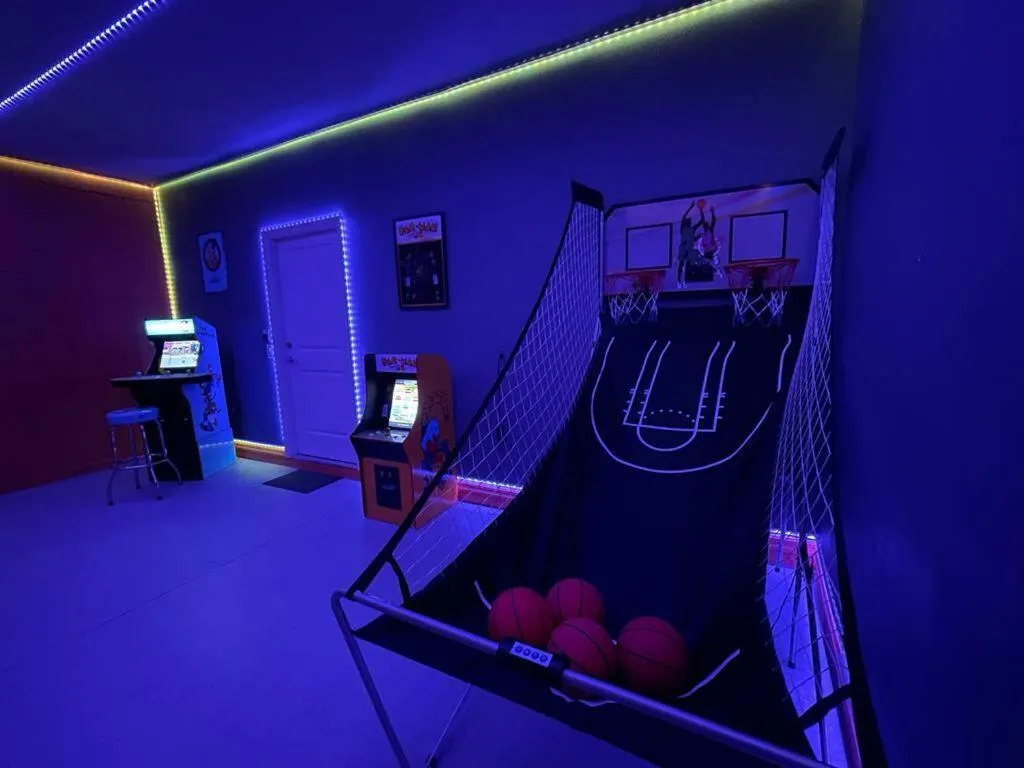 Game Room in 7-bed w Pool, Game Room and Free Resort Access