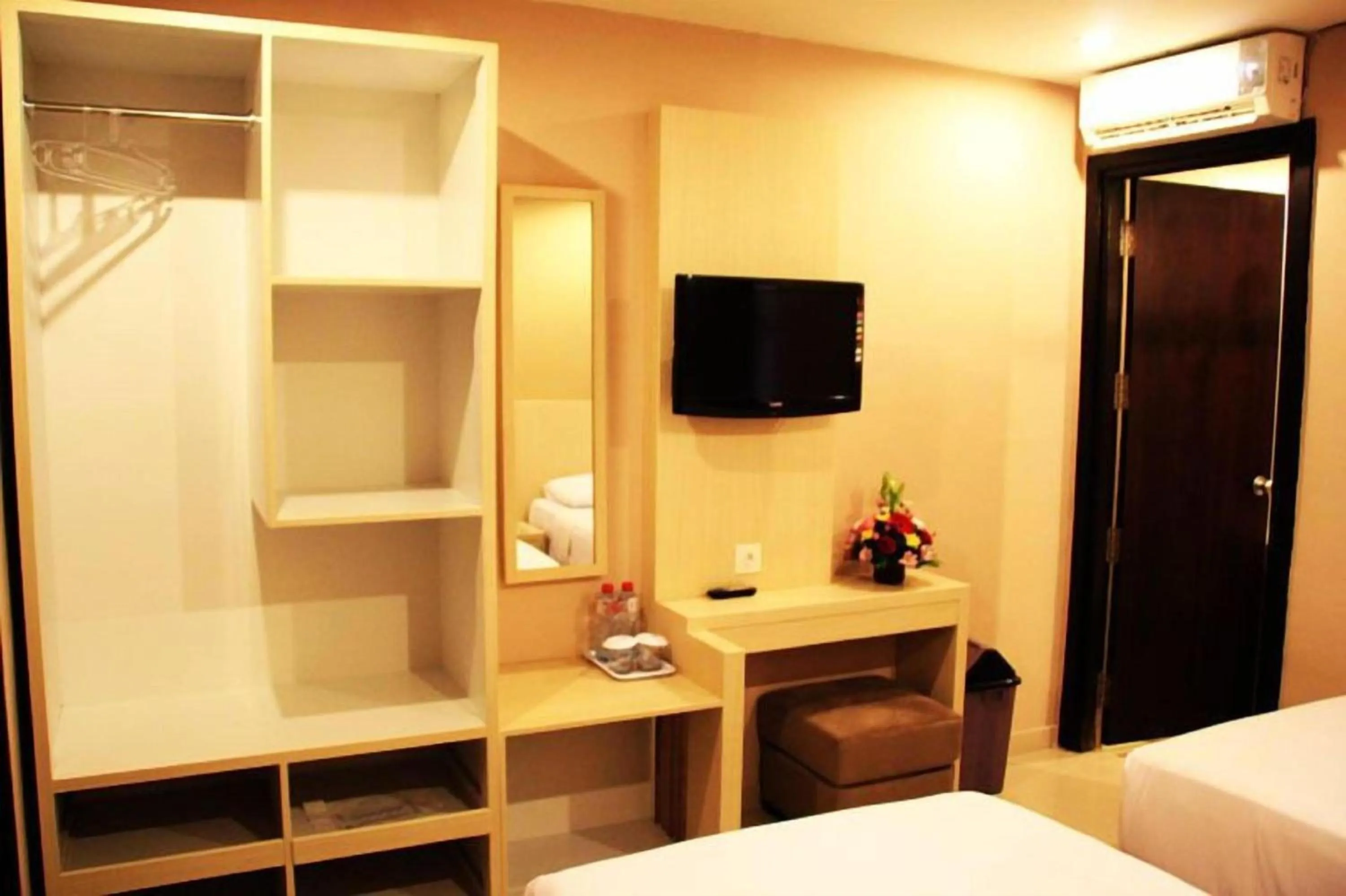 Communal lounge/ TV room, Bed in Collection O Near Bajra Sandi Monumen Formerly Grand Pondok Puri Ayu