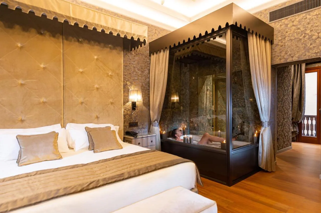 Bed in Hotel Canaletto