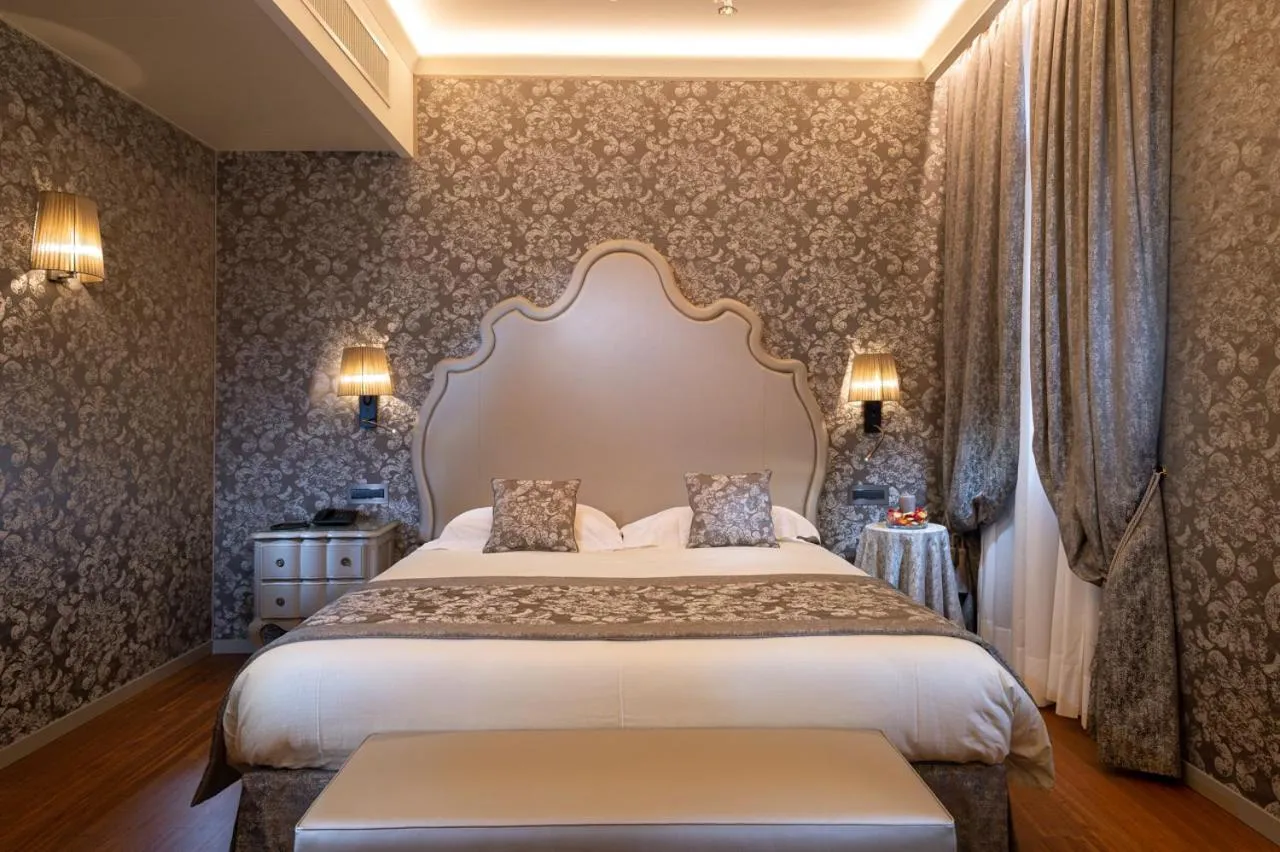 Bed in Hotel Canaletto