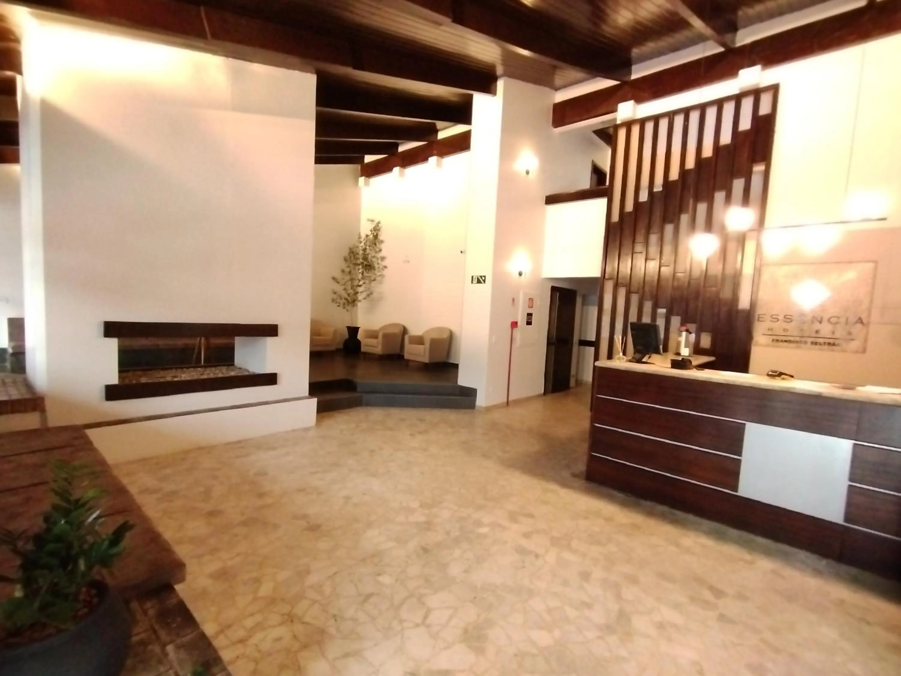 Lobby or reception in Essência Hotel Francisco Beltrão