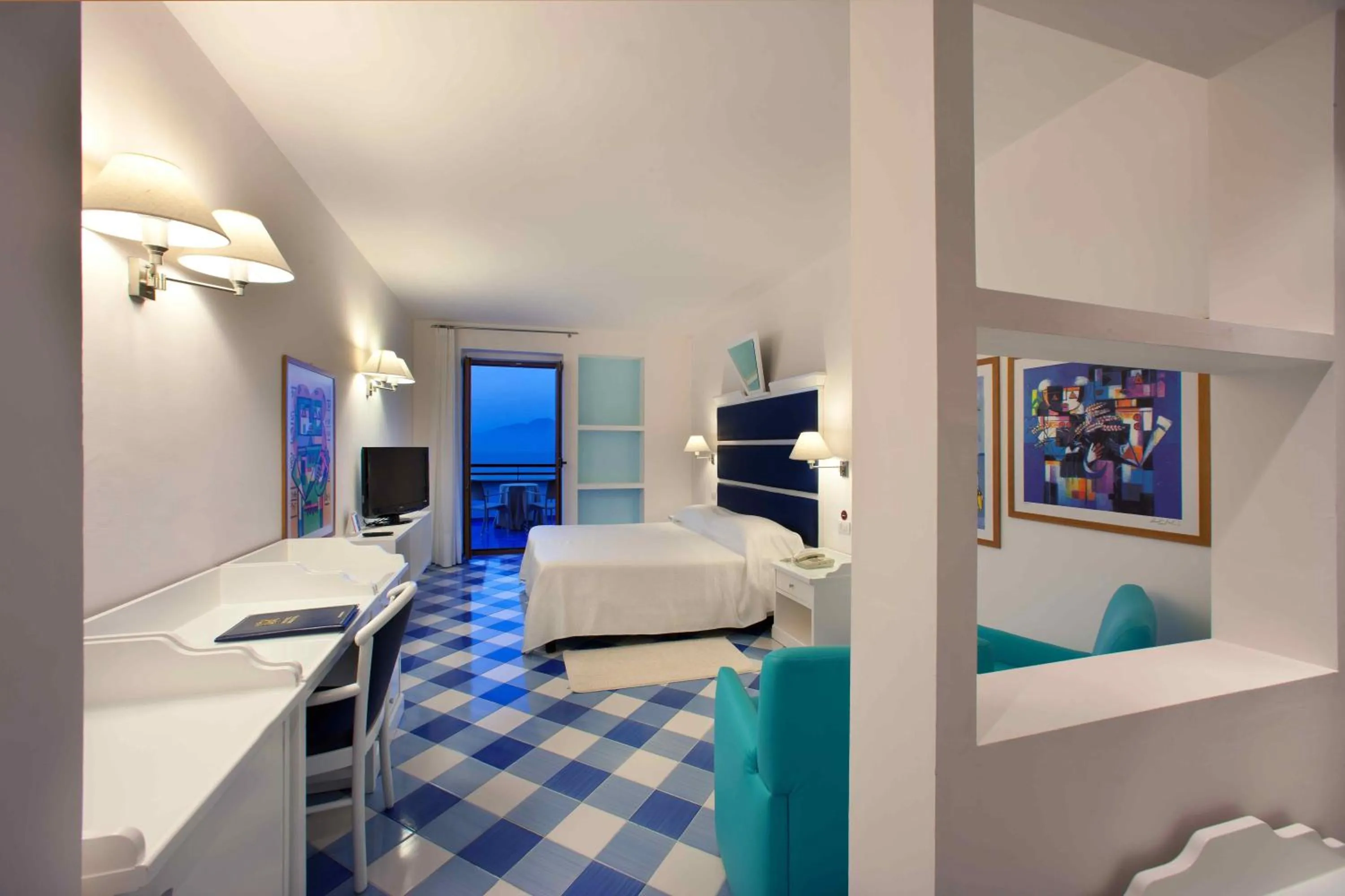 Photo of the whole room, Bed in Hotel Bristol