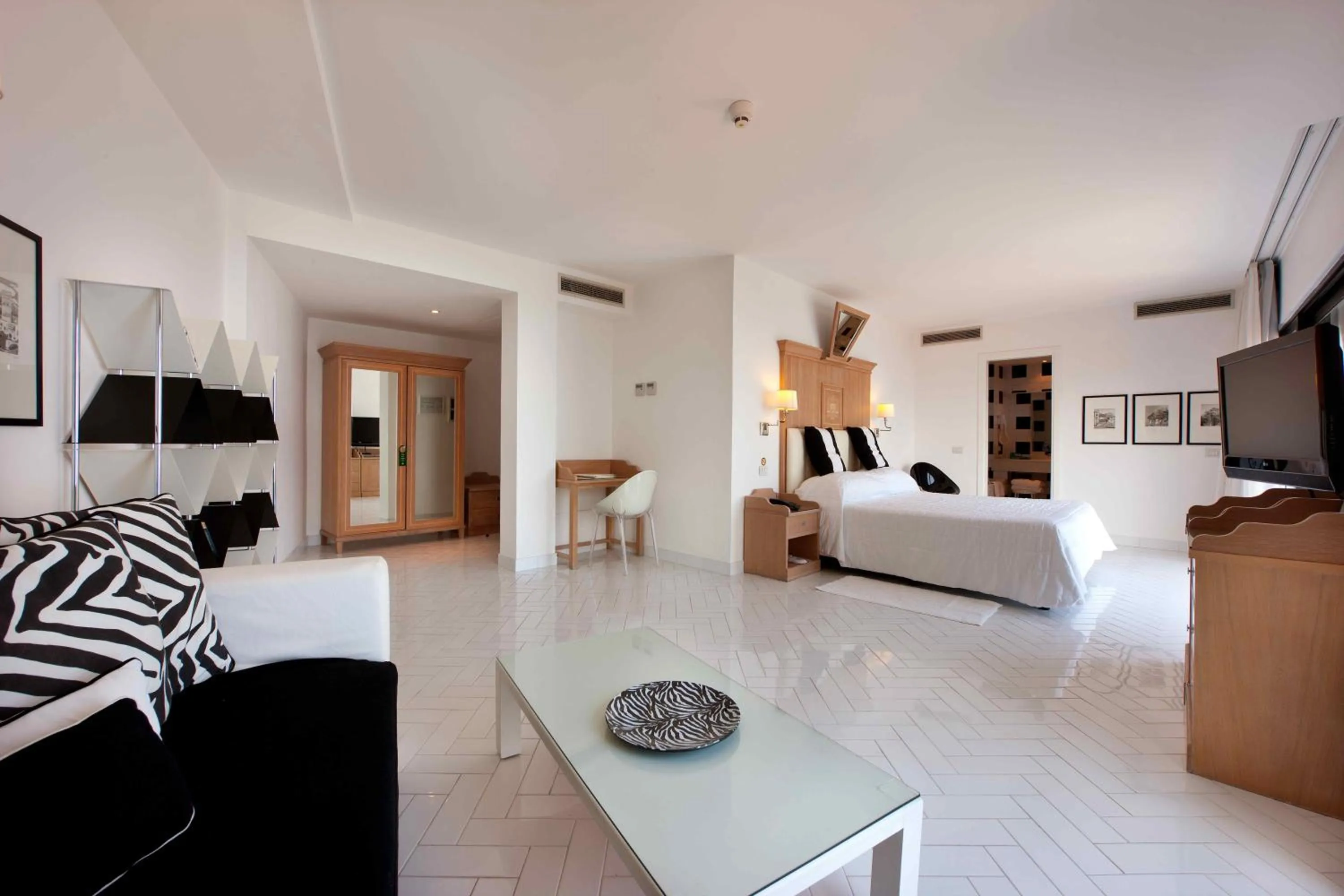 Photo of the whole room, Bed in Hotel Bristol