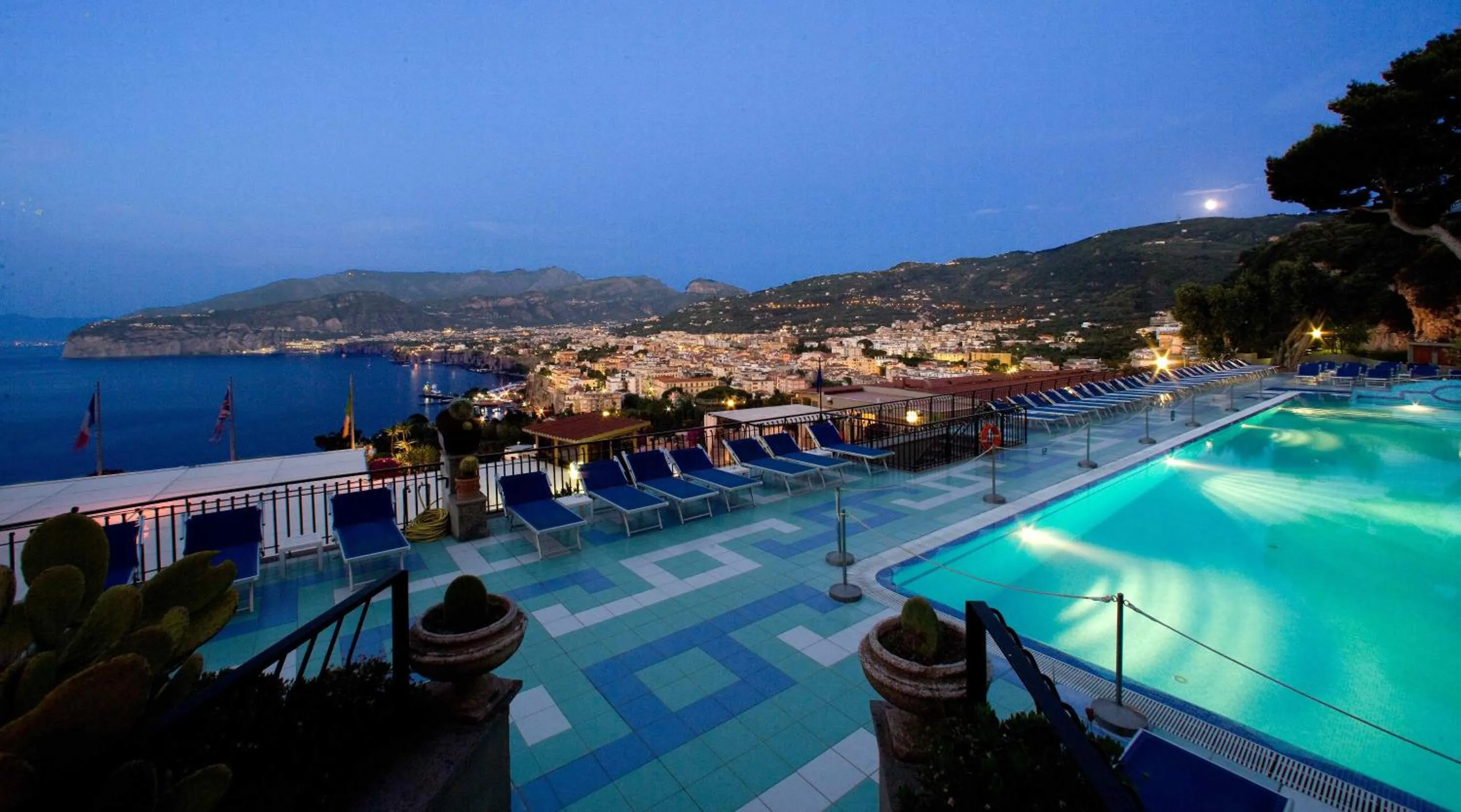 Swimming pool in Hotel Bristol