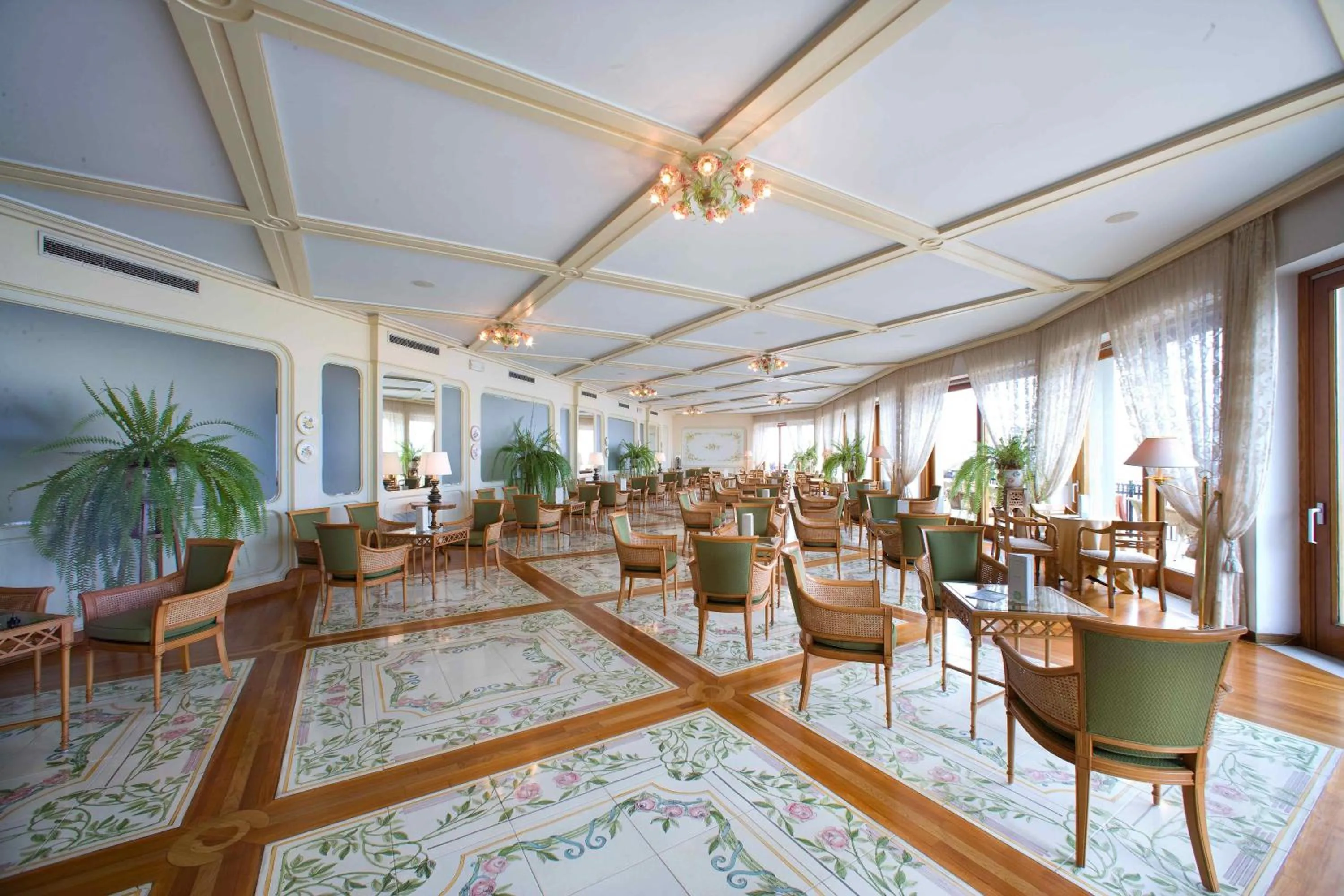 Communal lounge/ TV room in Hotel Bristol