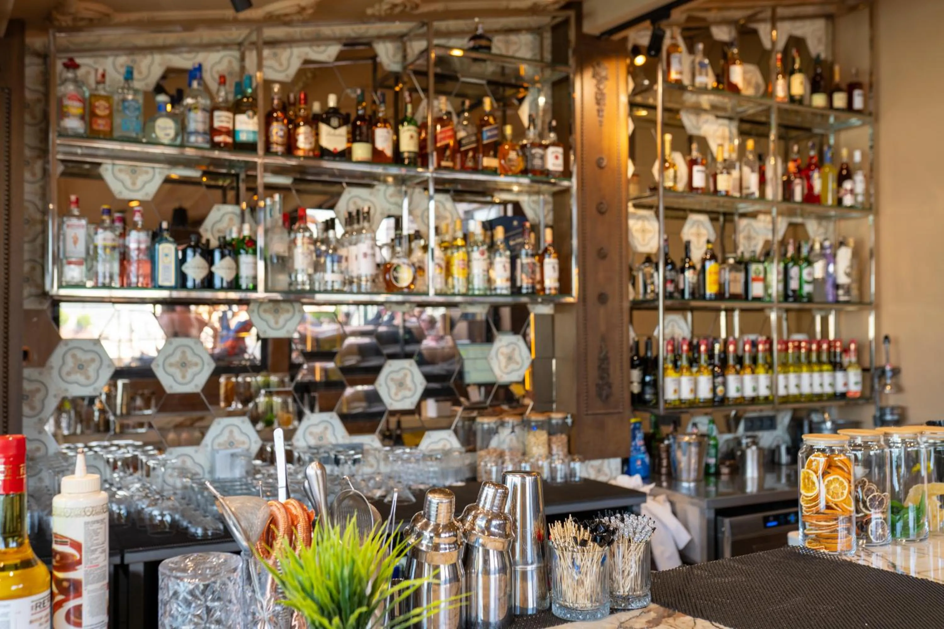 Restaurant/places to eat in Numa Port Hotel