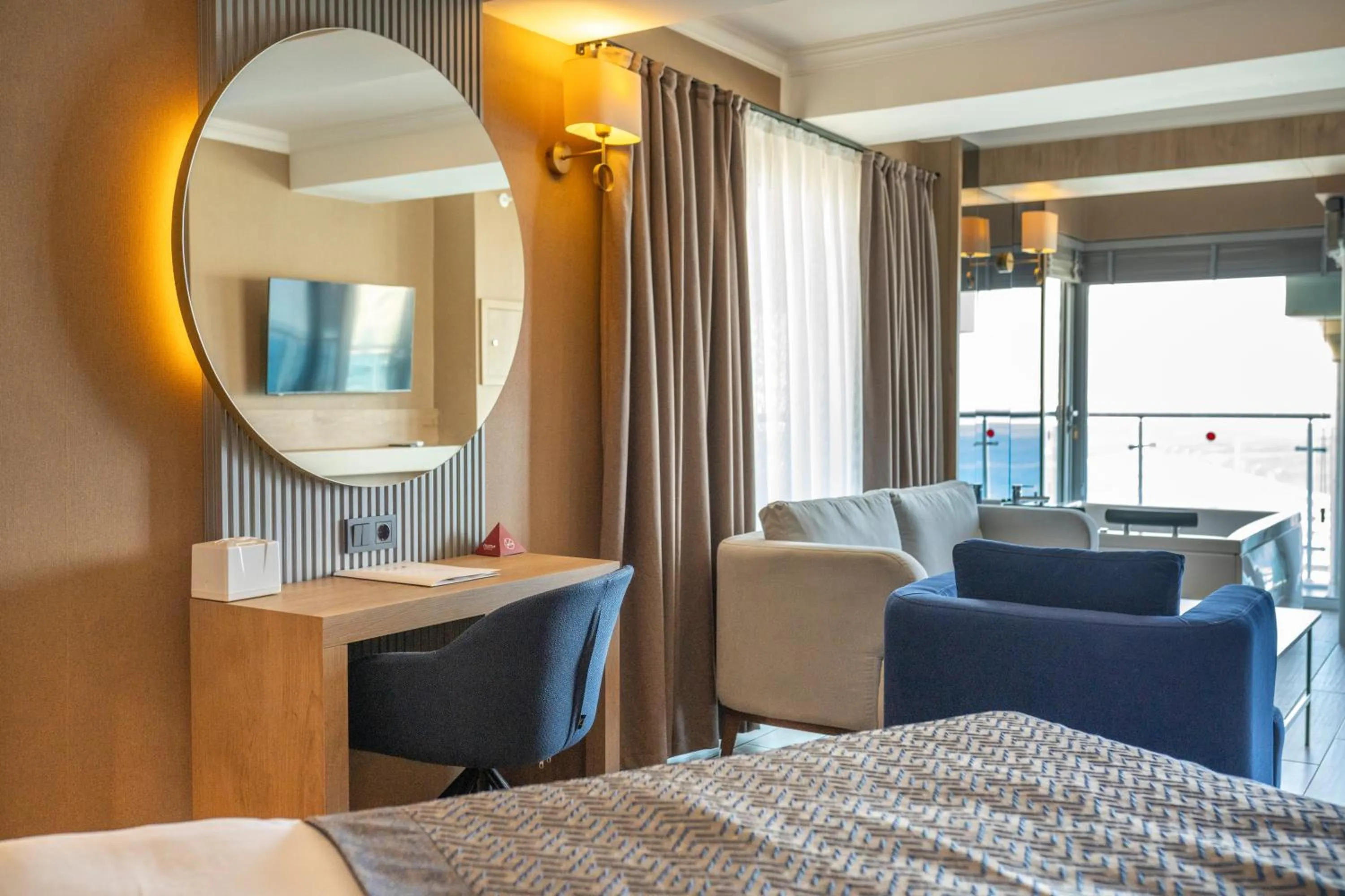 Photo of the whole room, Bed in Numa Port Hotel