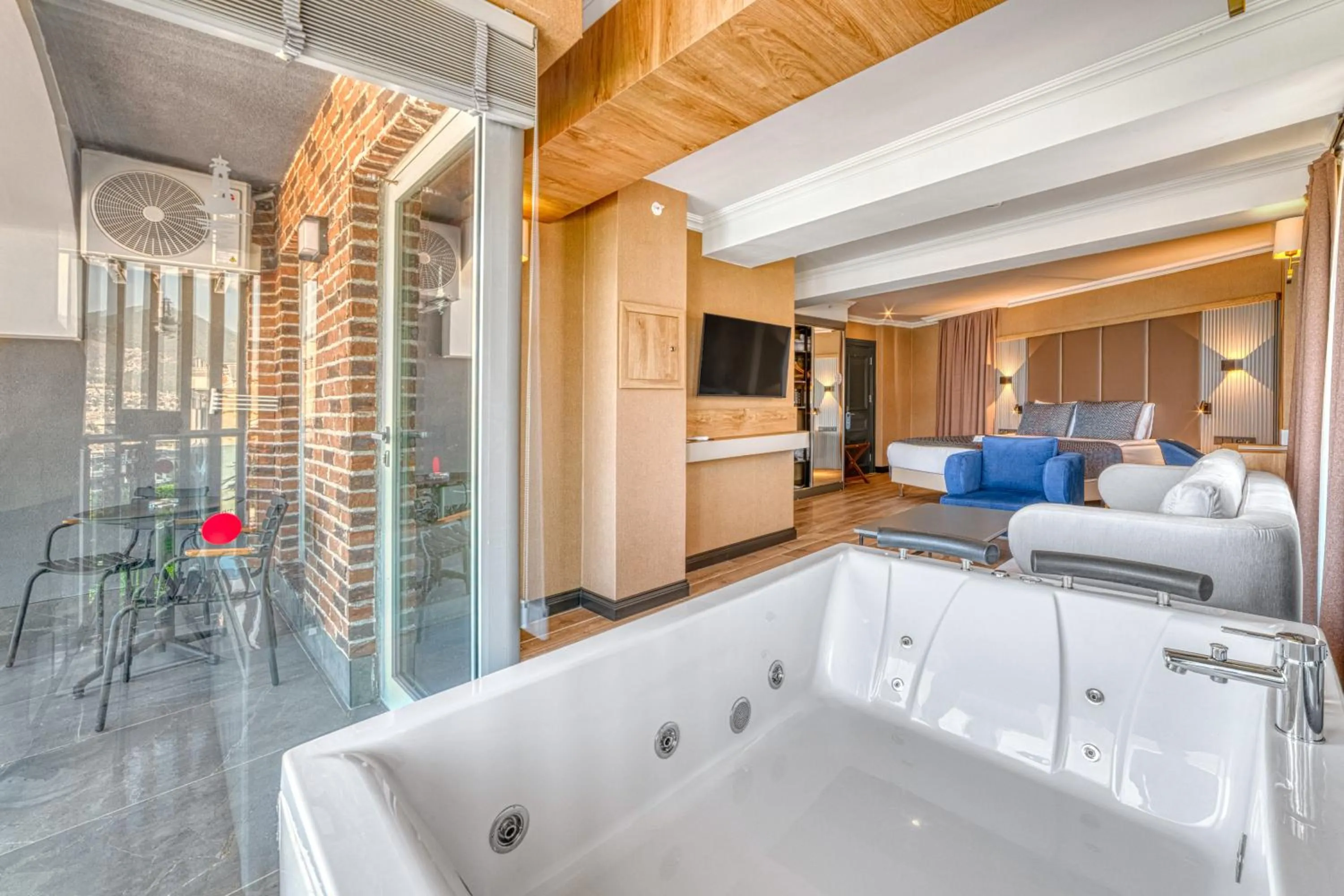 Photo of the whole room, Bed in Numa Port Hotel