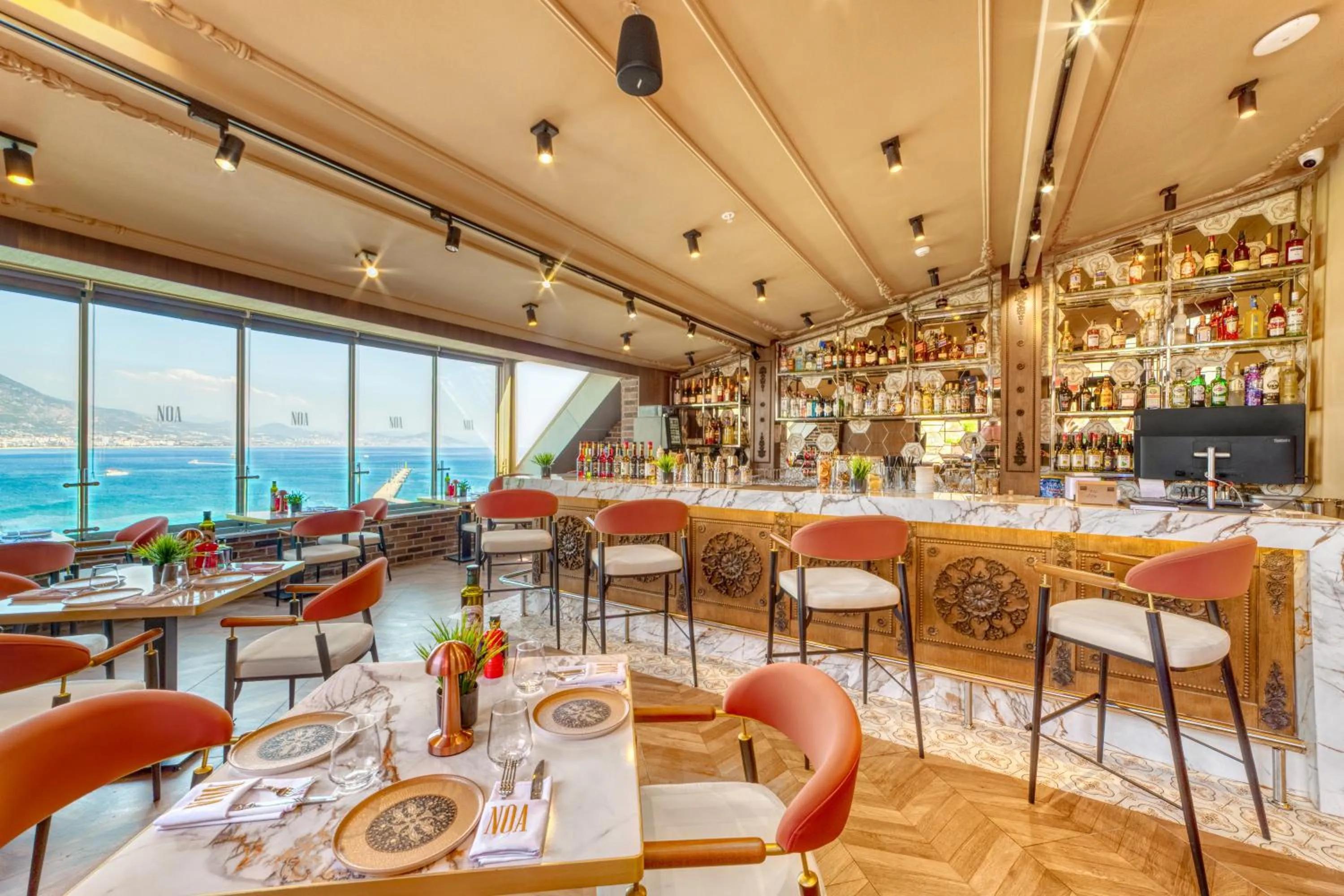 Restaurant/places to eat in Numa Port Hotel