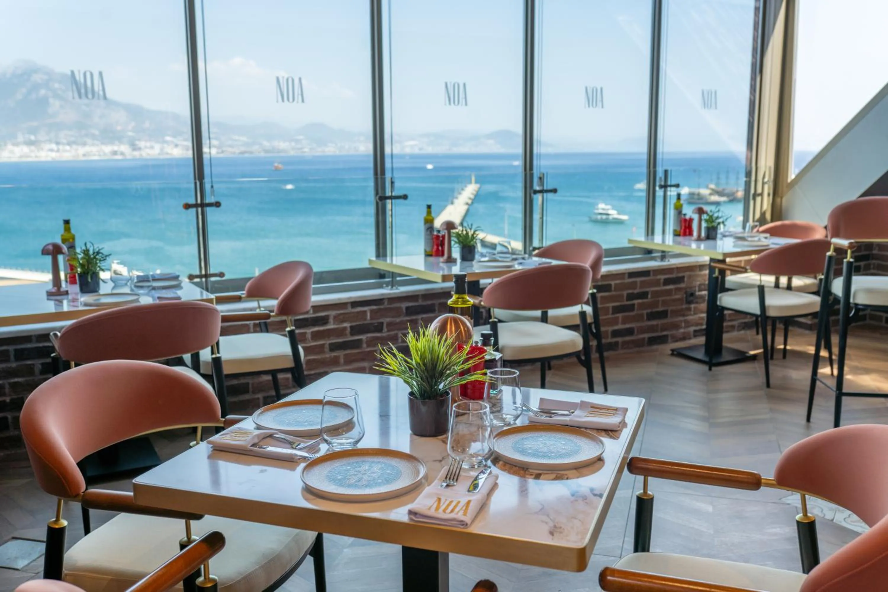 Restaurant/places to eat in Numa Port Hotel