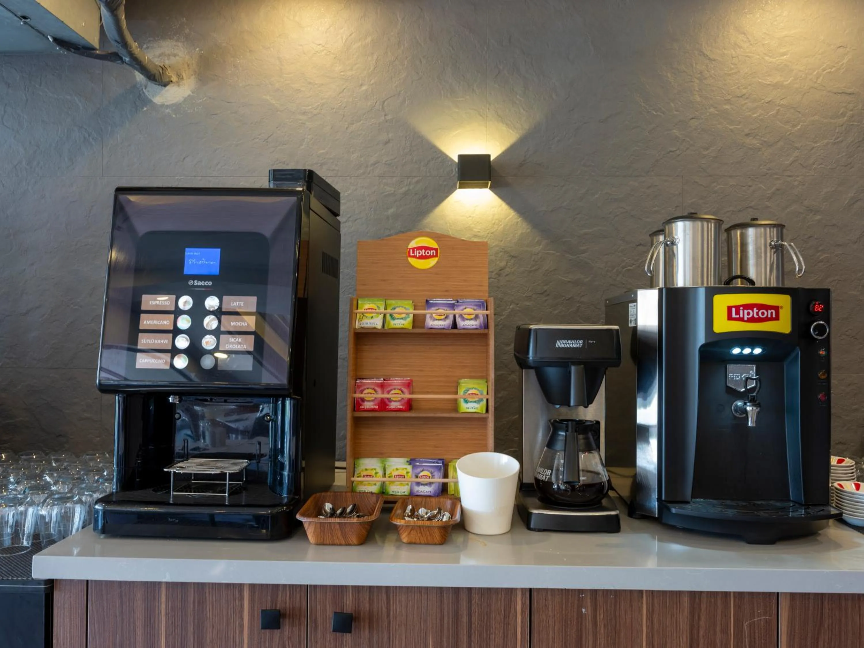 Coffee/tea facilities in Numa Port Hotel