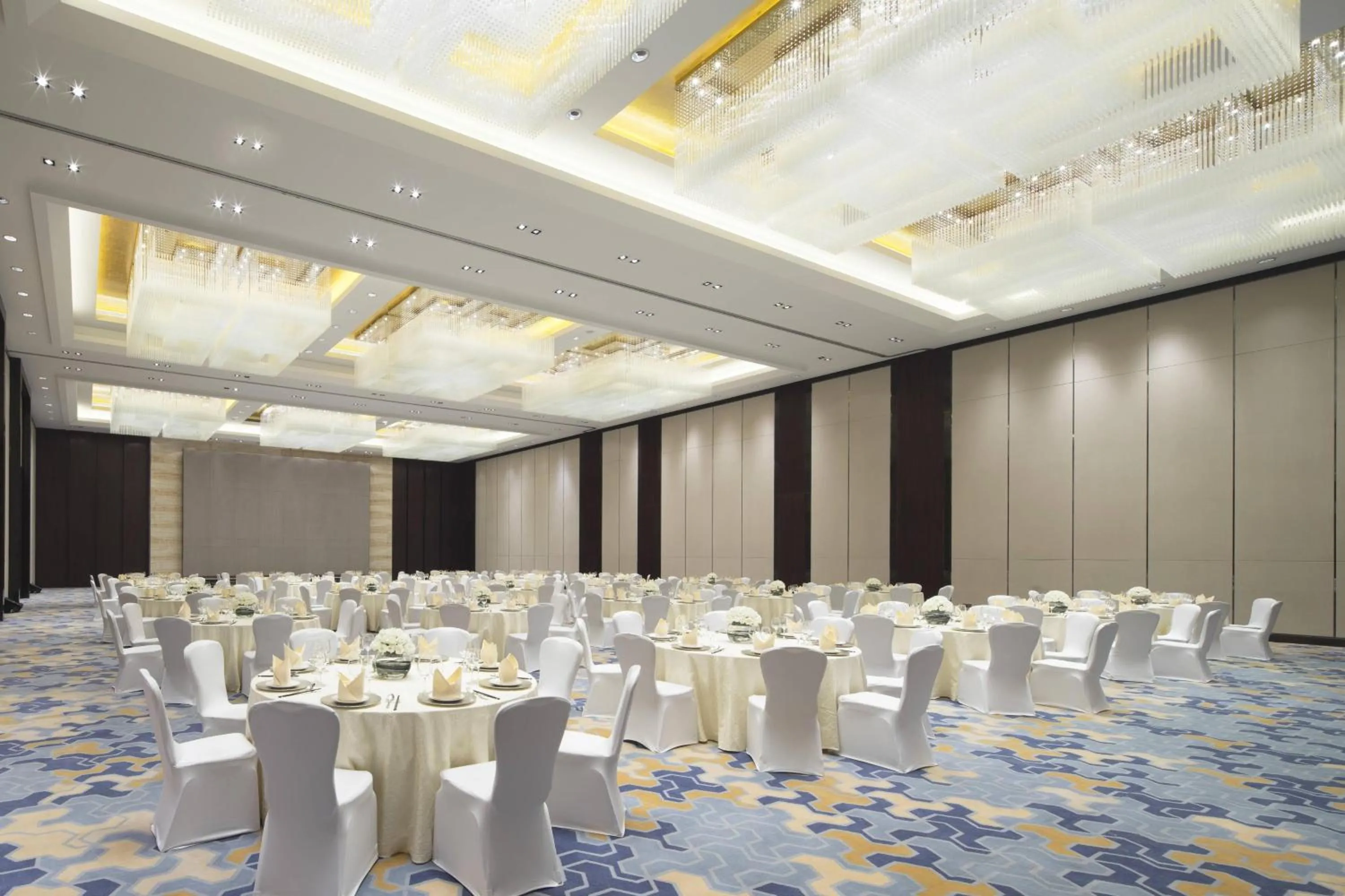 Meeting/conference room in Four Points by Sheraton Hefei Shushan