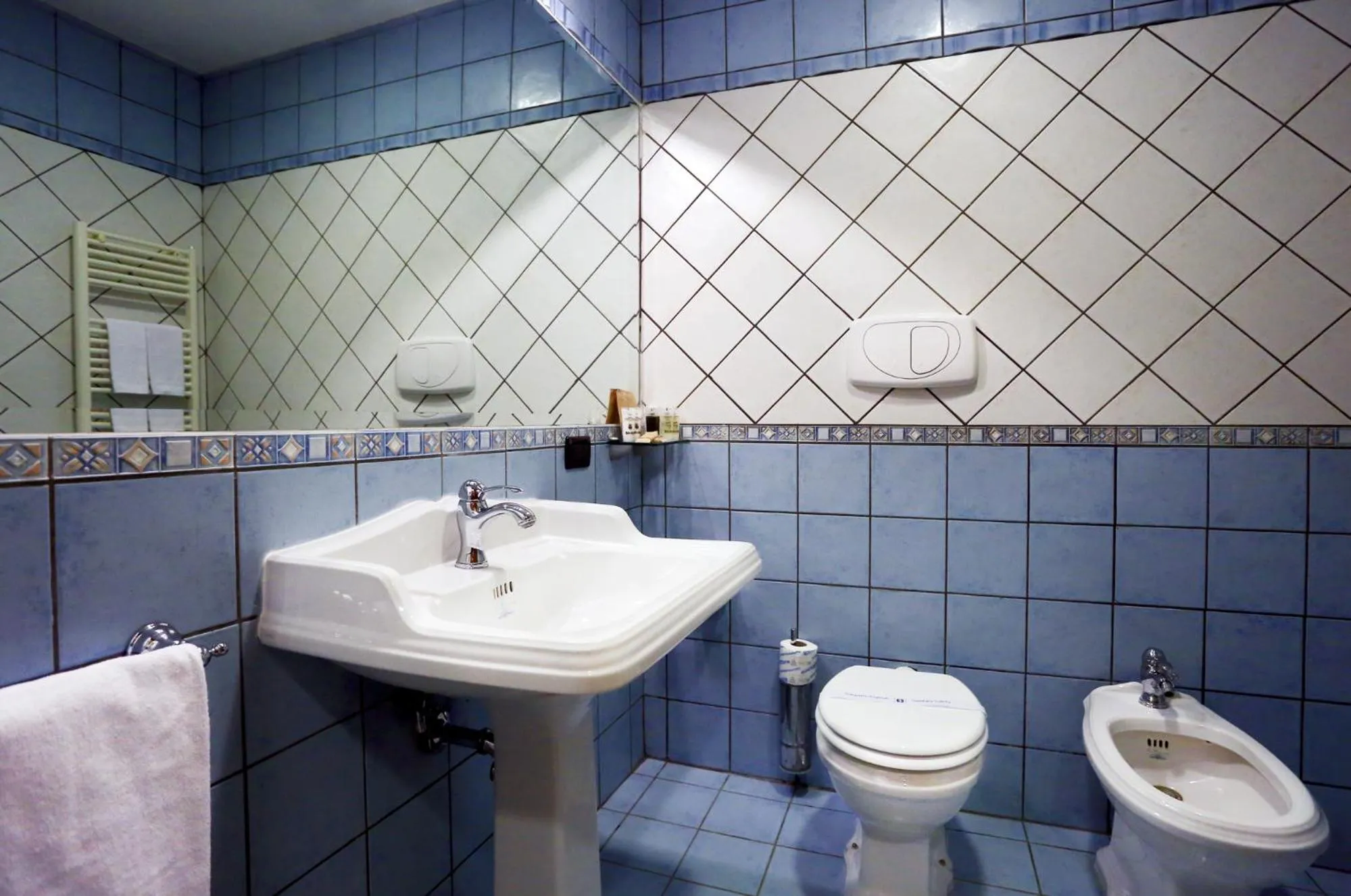 Bathroom in Hotel L'Aquila