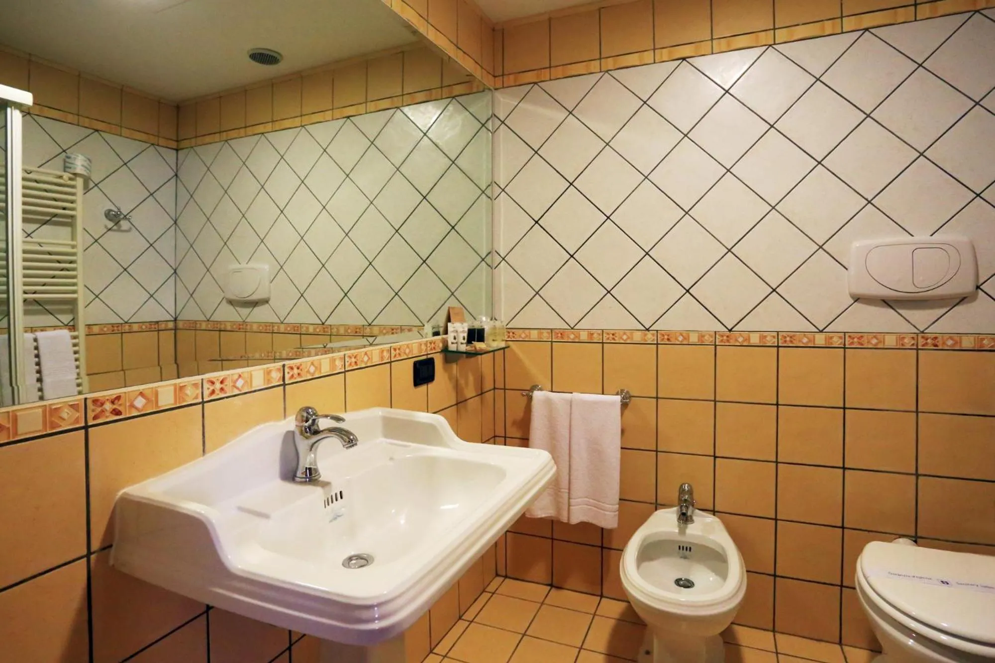 Bathroom in Hotel L'Aquila