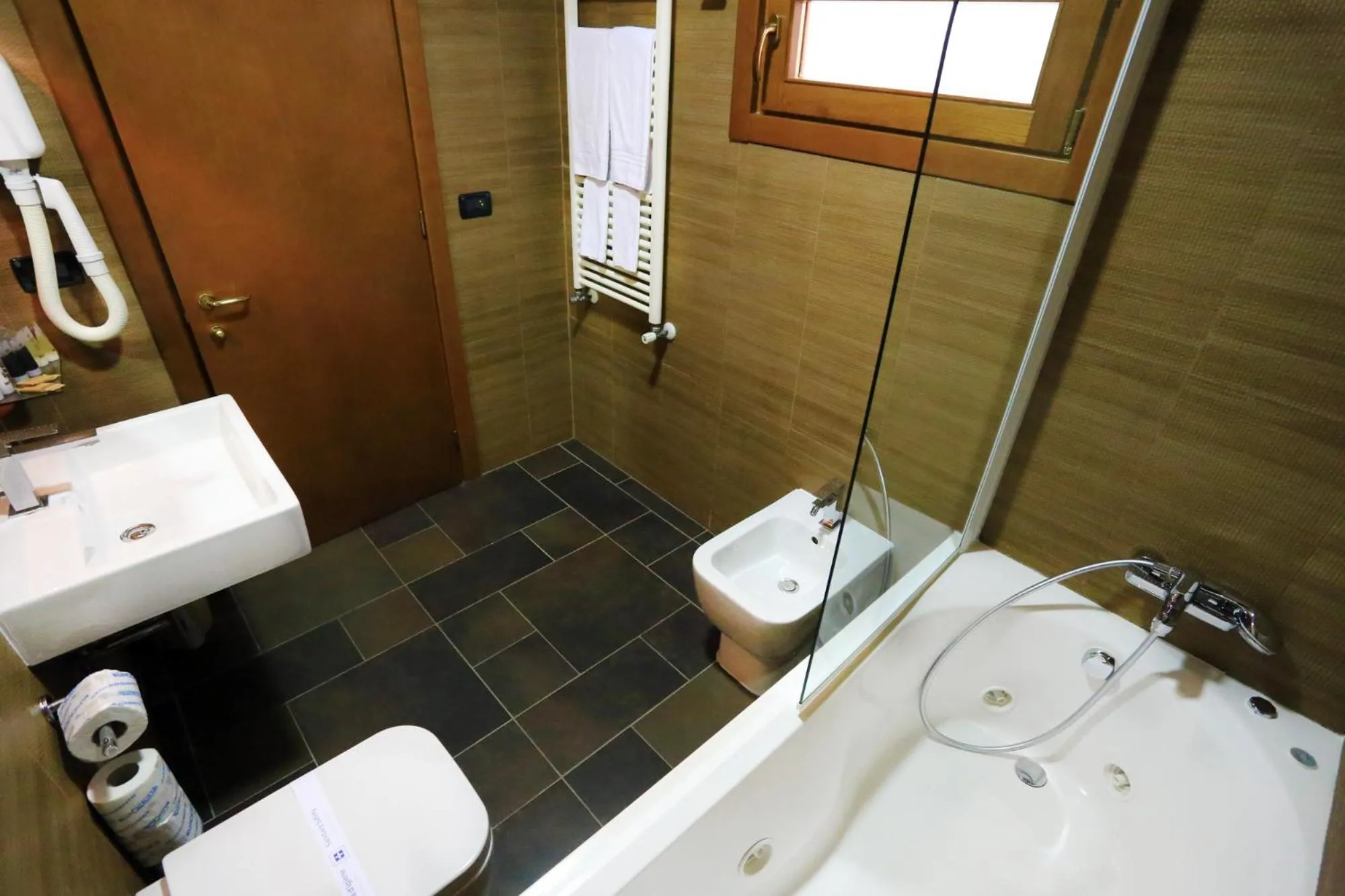 Bathroom in Hotel L'Aquila