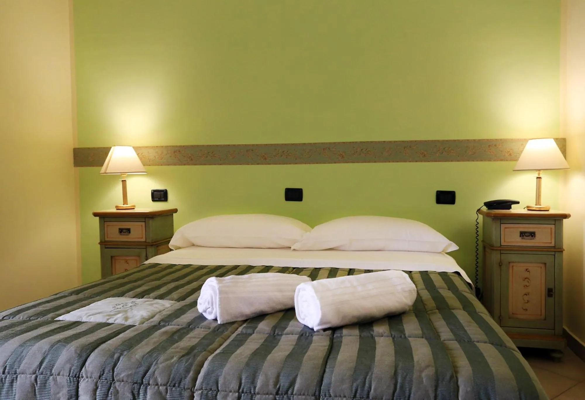 Photo of the whole room, Bed in Hotel L'Aquila