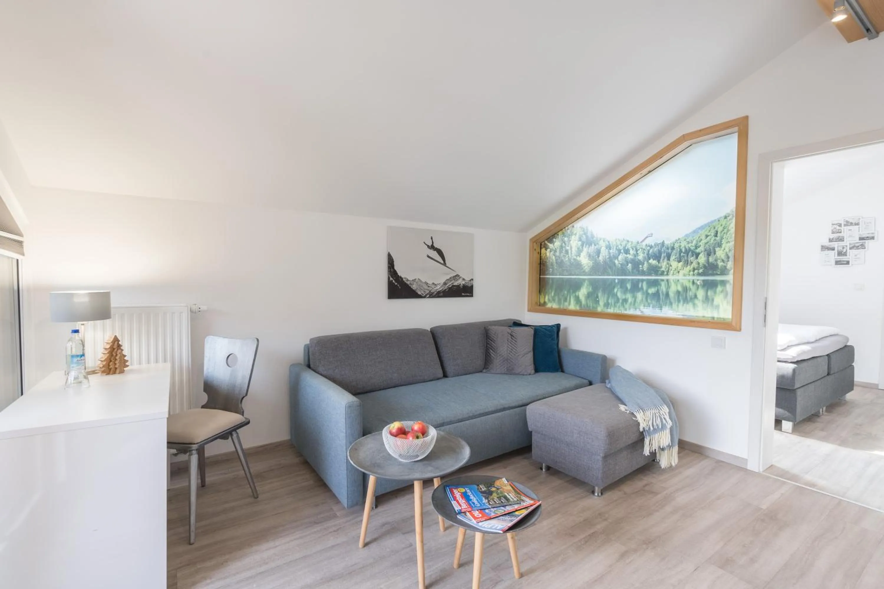 Photo of the whole room in bichl 761