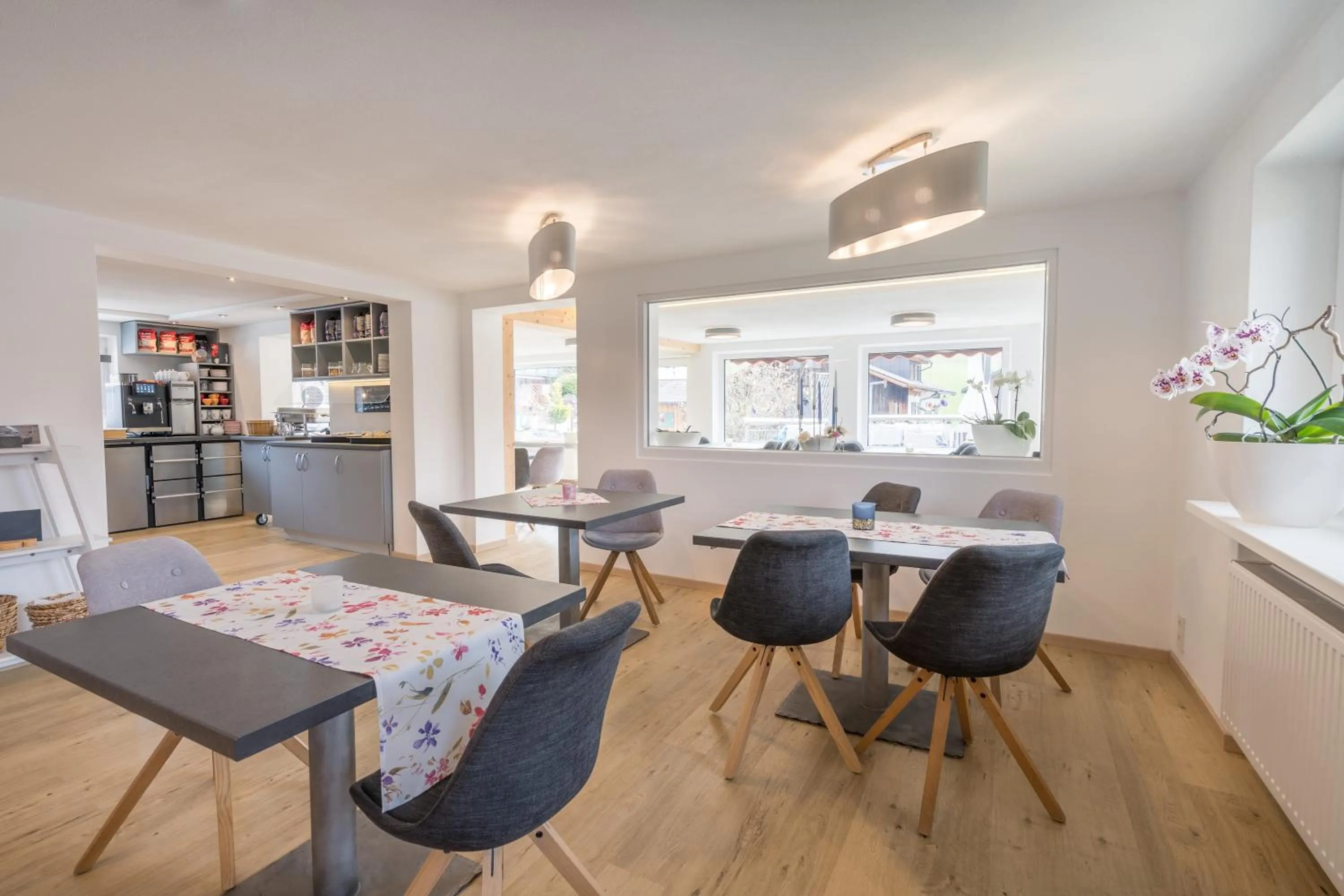 Communal lounge/ TV room in bichl 761