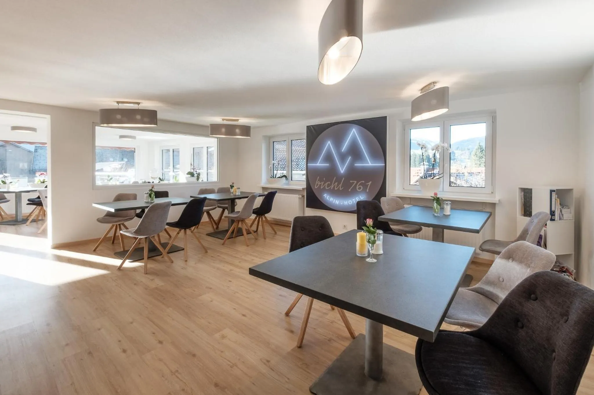 Restaurant/places to eat in bichl 761