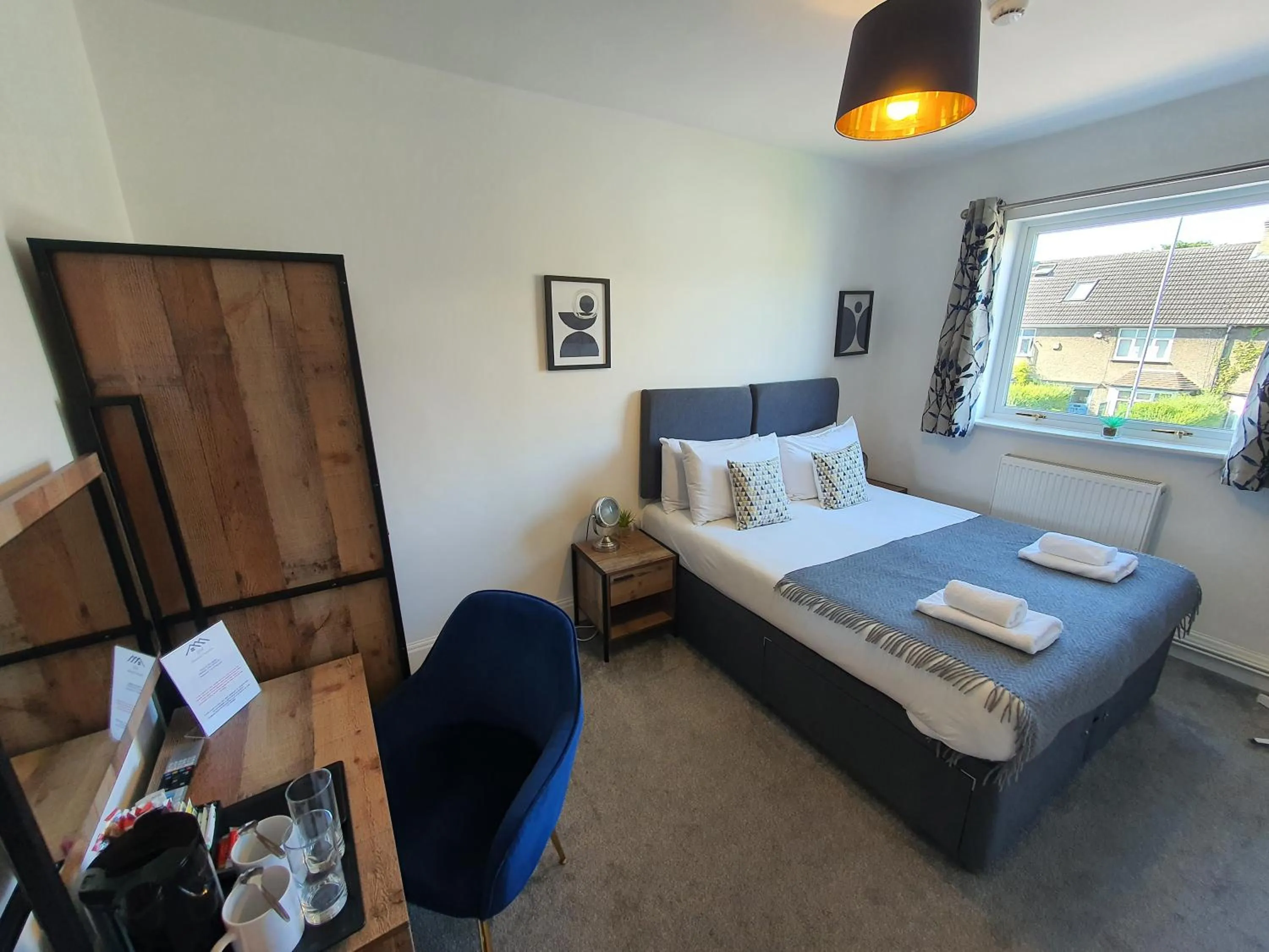 Bed in North Cambridge Guesthouse by Payman Club