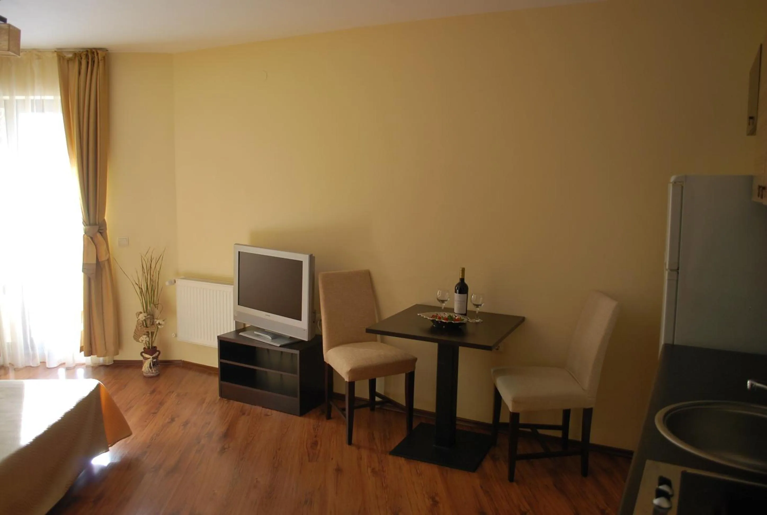 TV and multimedia in Spider House Aparthotel