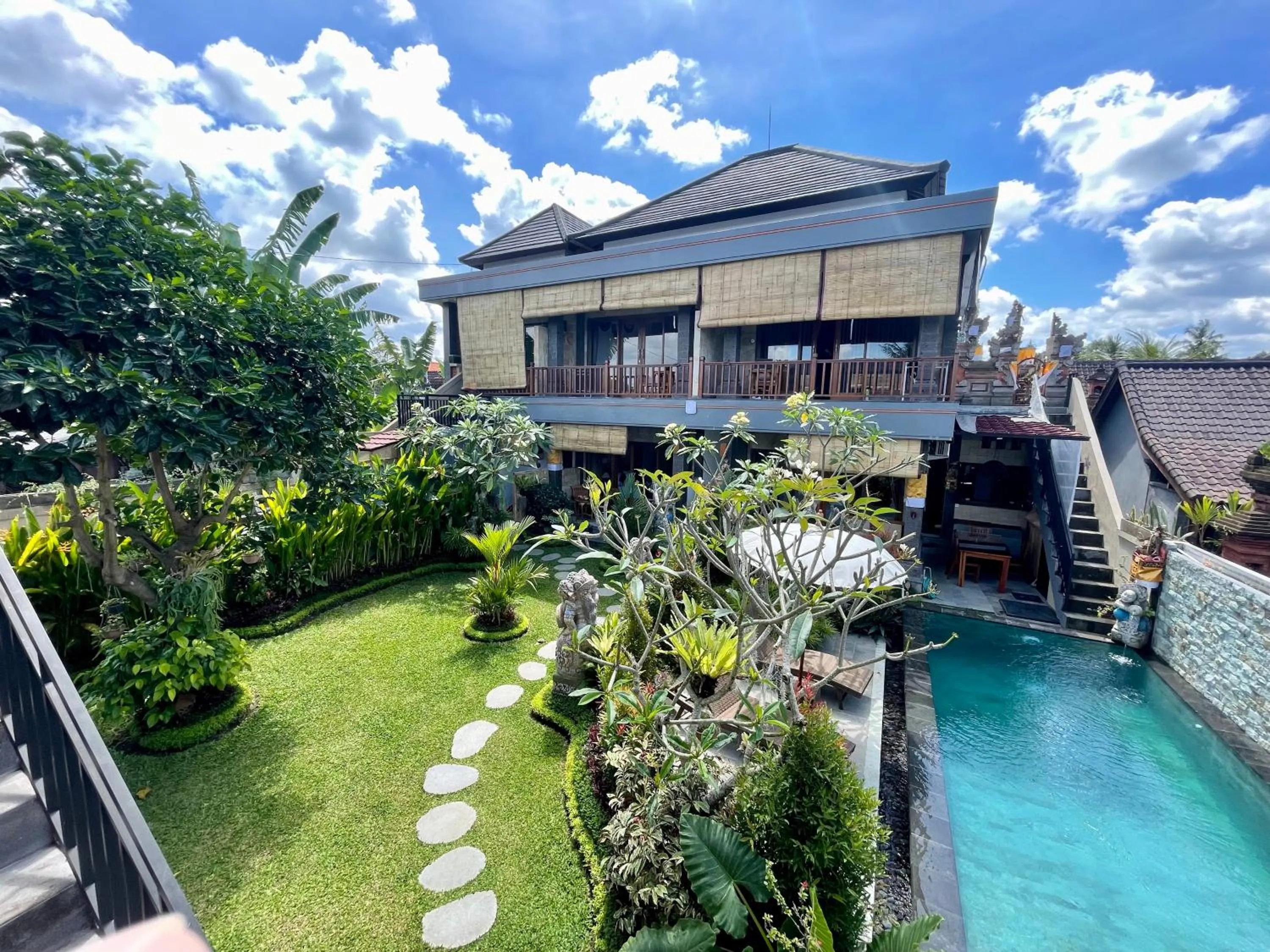 Property building in Sari Murni